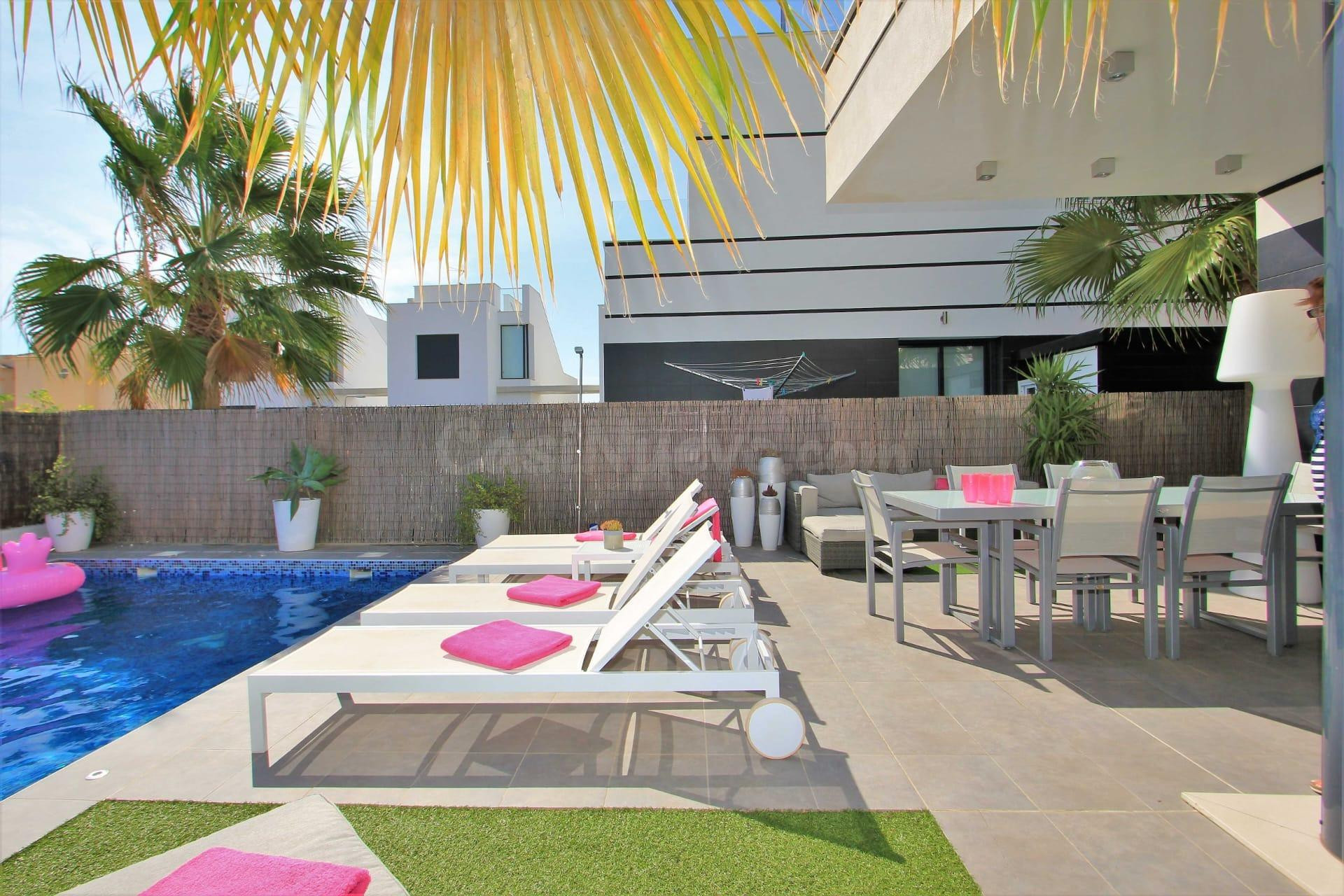 ALQUILER- LUJOSA VILLA DE 3D-3B EN LOMAS DEL CABO ROIG CON P - foto 4