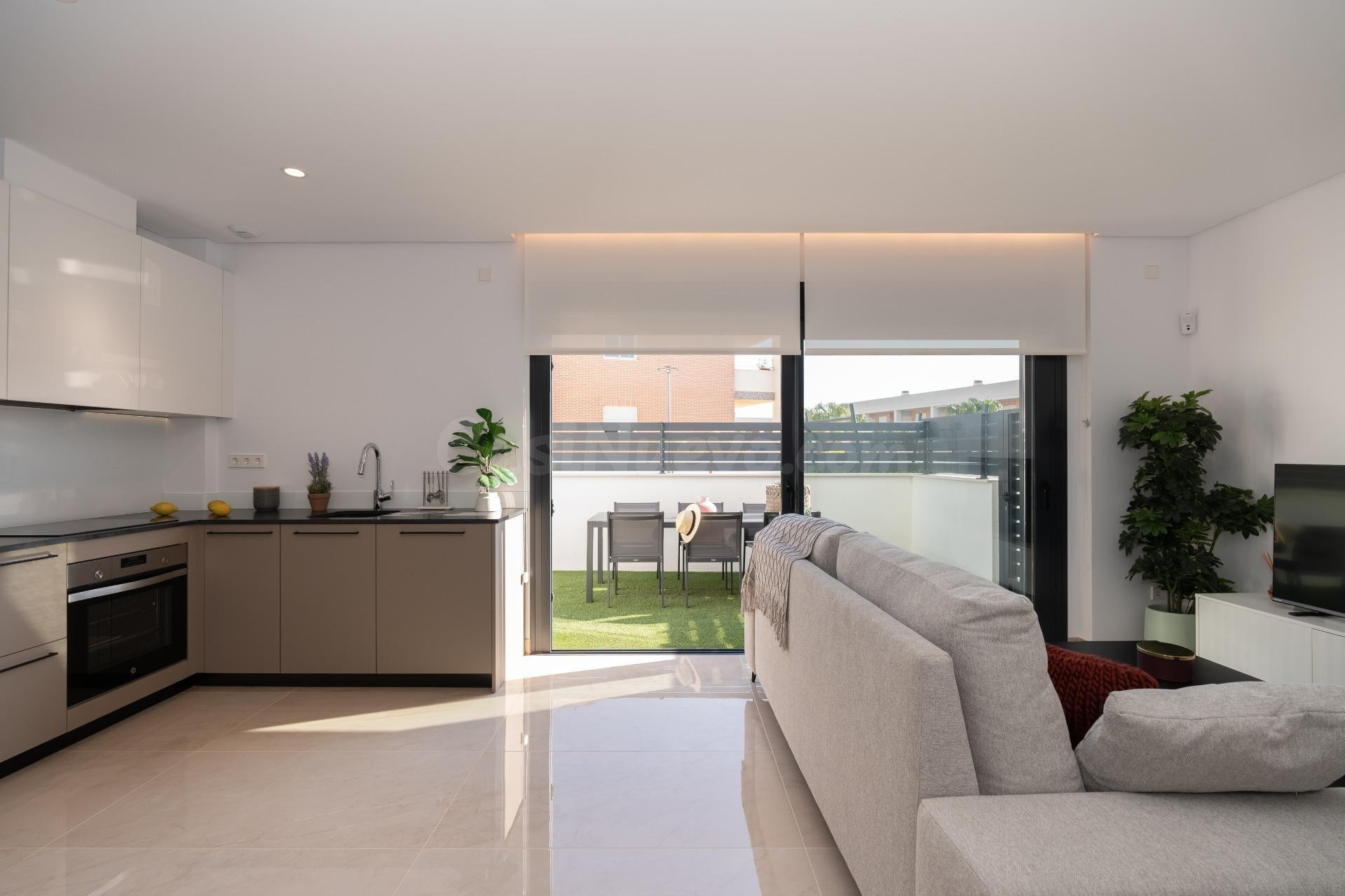 SE VENDE Moderno Adosado Con Gran Terraza Privada en La Mari - foto 3