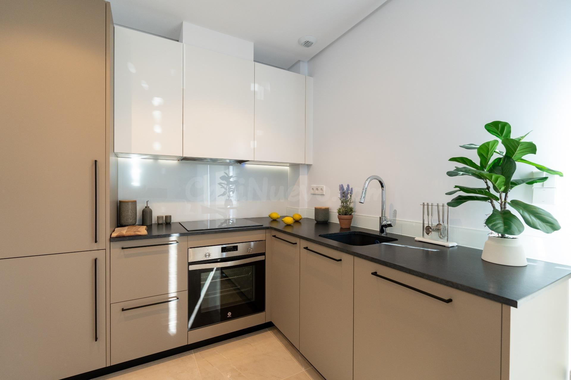 SE VENDE Moderno Adosado Con Gran Terraza Privada en La Mari - foto 4