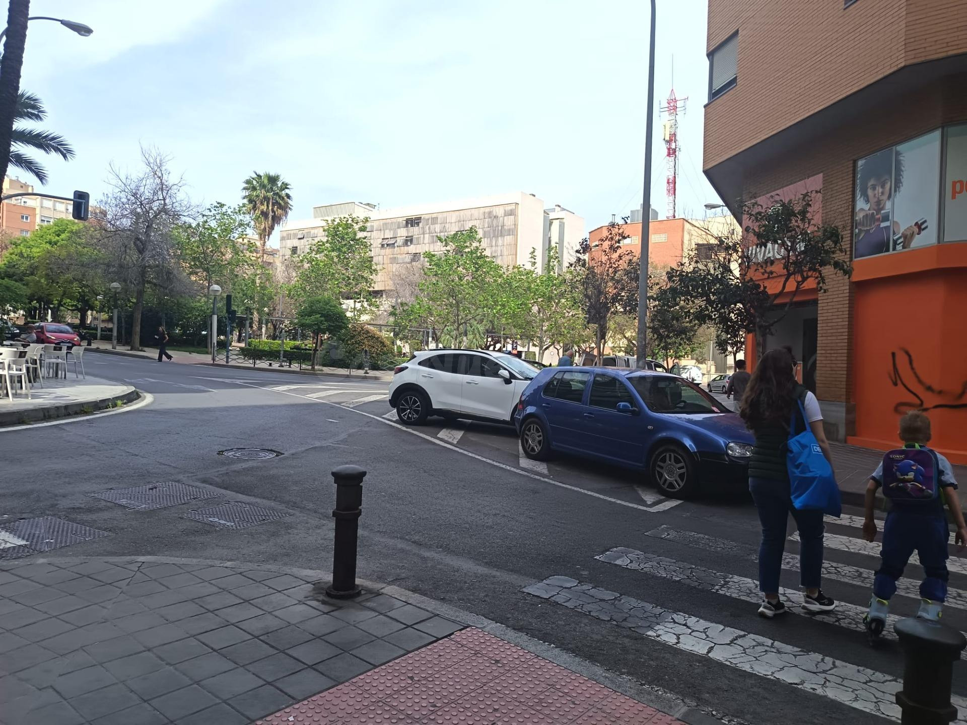 SE ALQUILA LOCAL / ZONA DE PASO / PLAZA AMERICA - foto 2