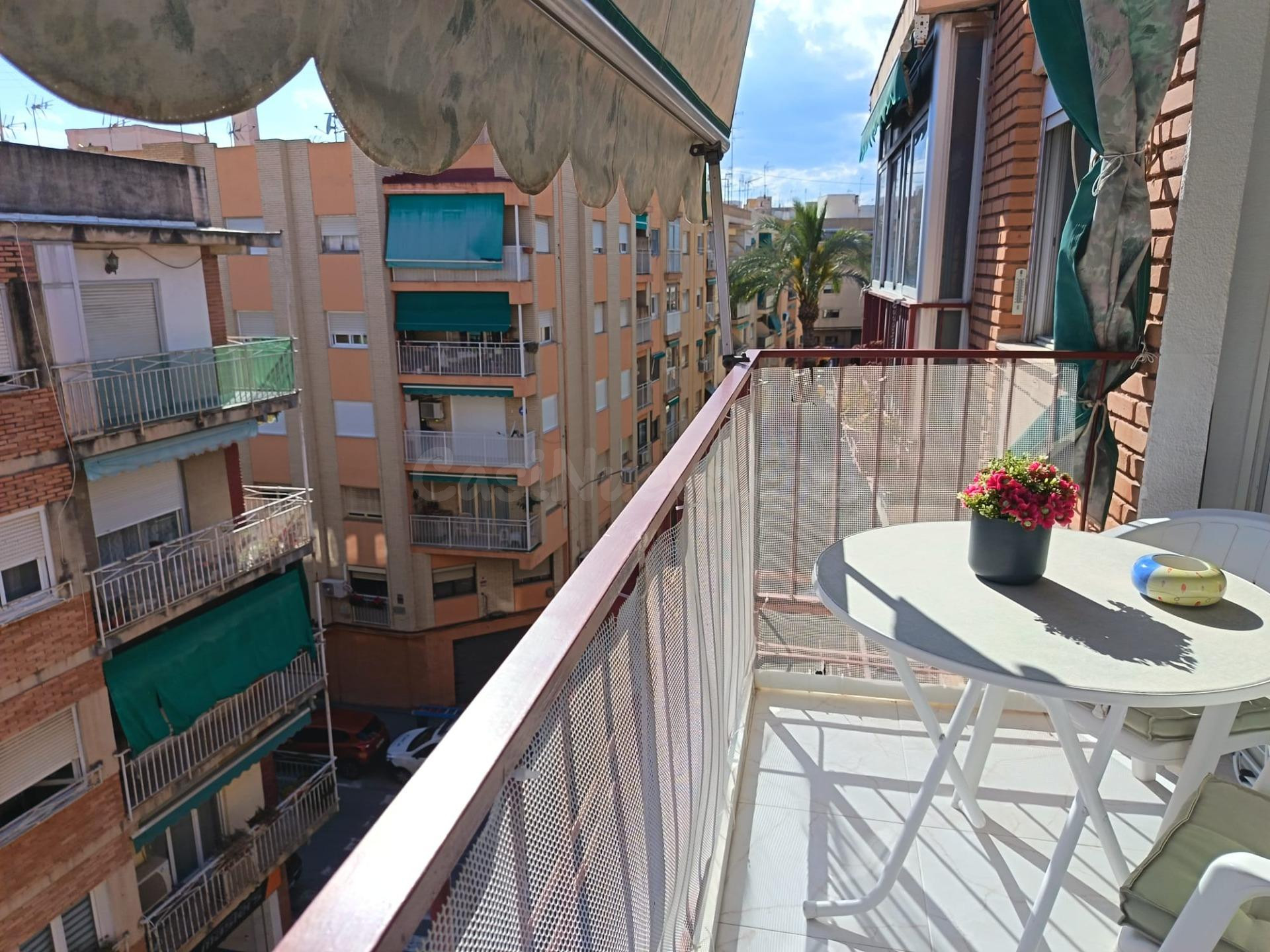 SE VENDE PISO / REFORMADO /  CENTRICO