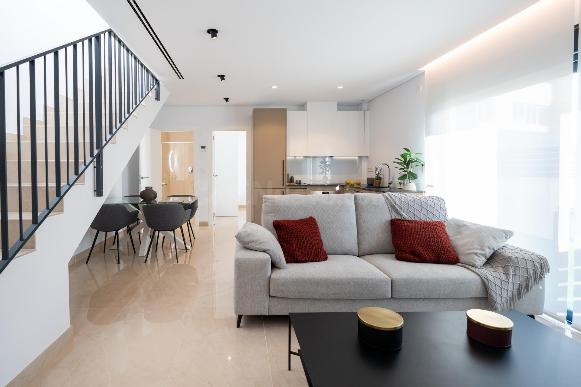 SE VENDE Moderno Adosado Con Gran Terraza Privada en La Mari - foto 5