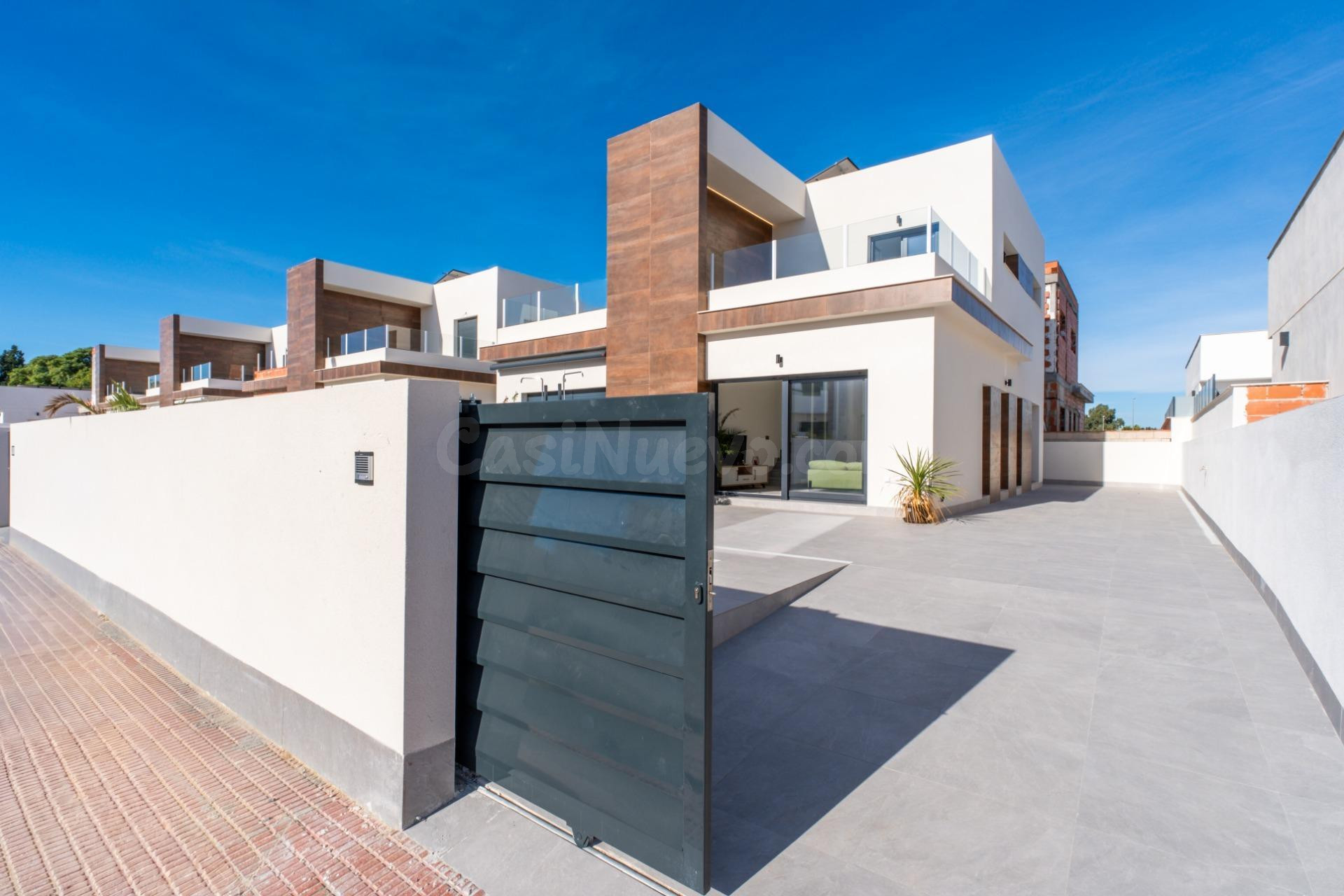 SE VENDE Villa individual en Daya Nueva Chalet en ALICANTE