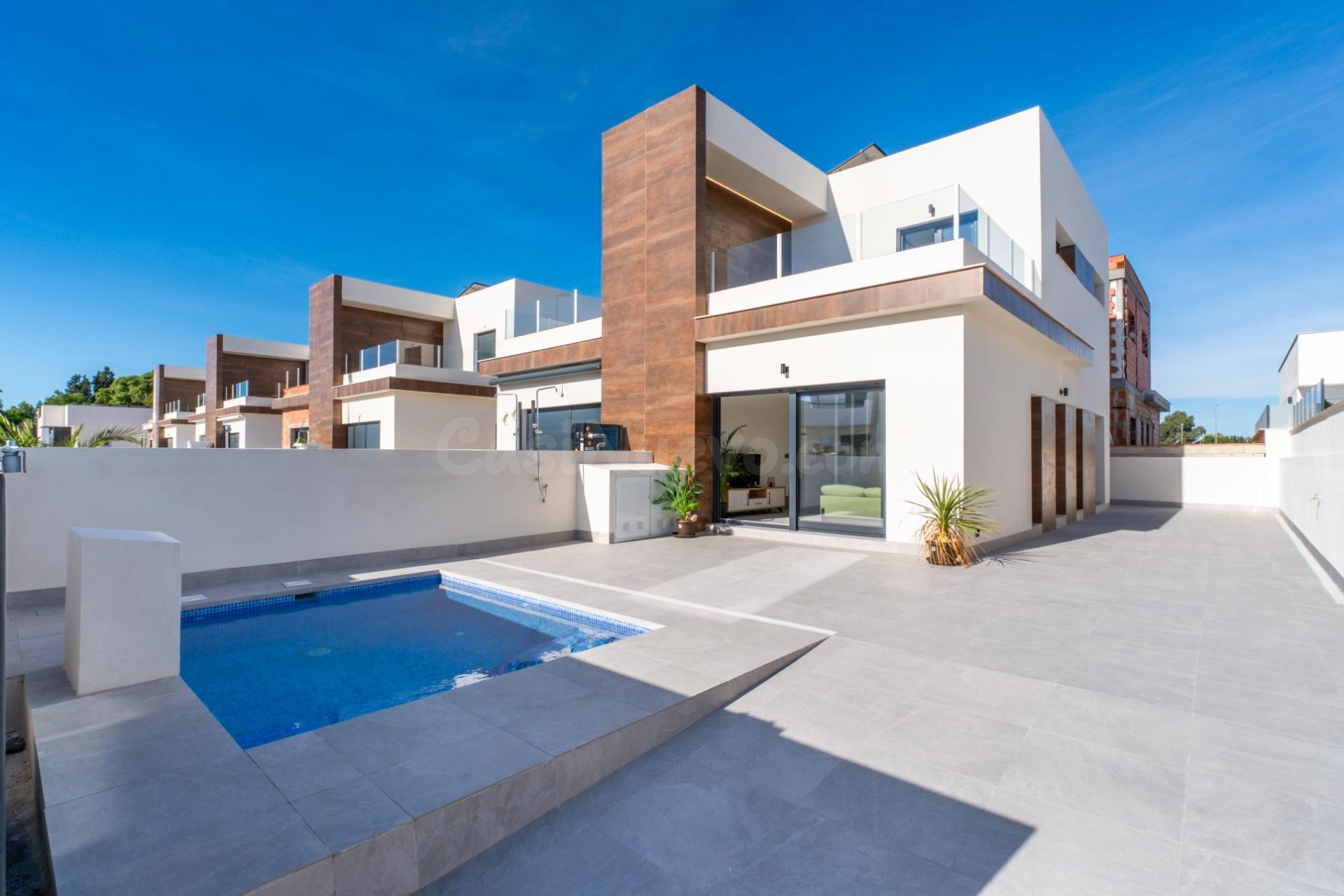 SE VENDE Villa individual en Daya Nueva Chalet en ALICANTE - foto 3