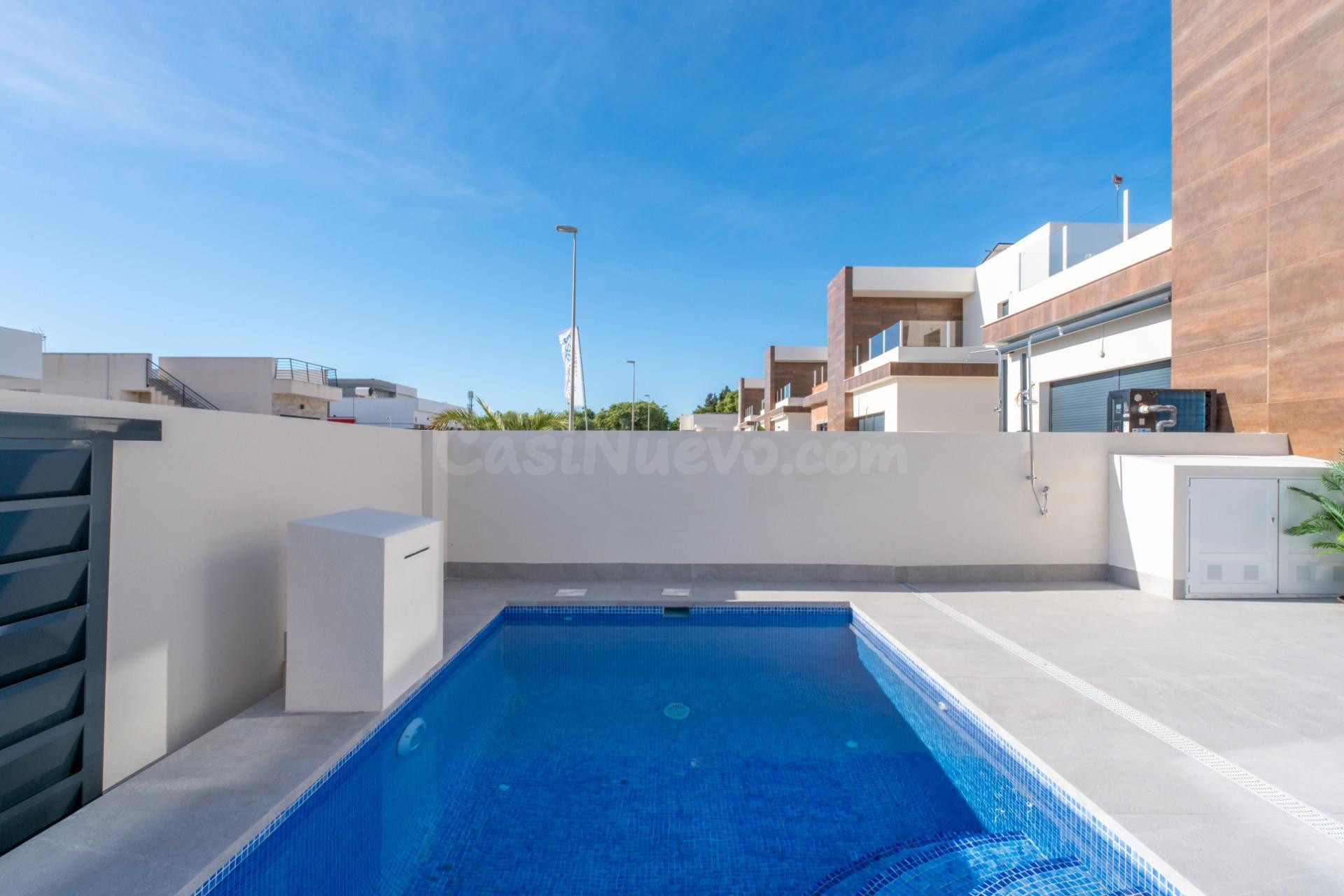SE VENDE Villa individual en Daya Nueva Chalet en ALICANTE - foto 4