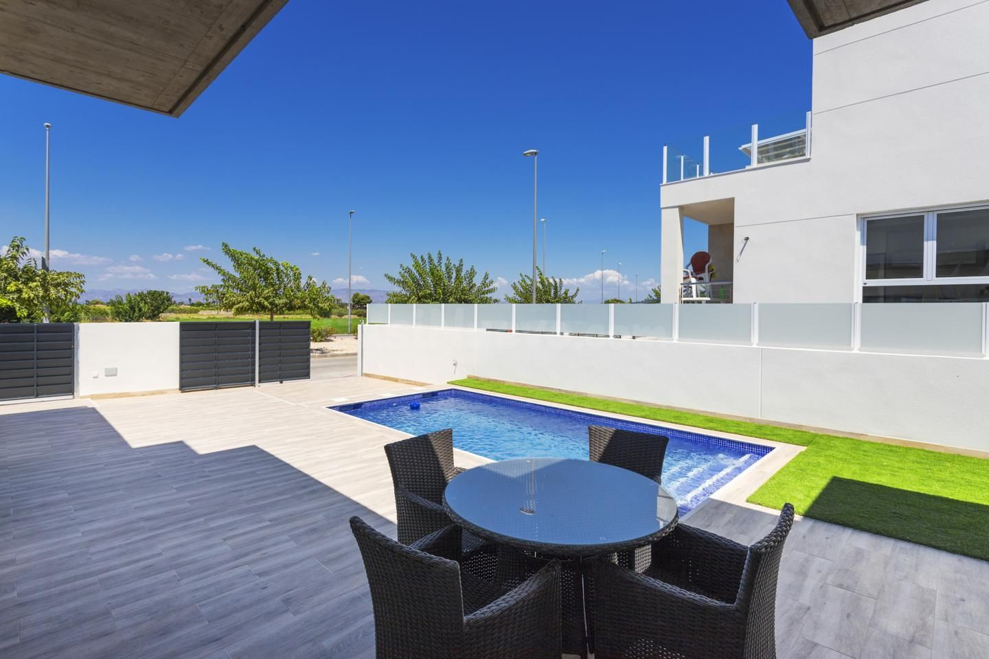 SE VENDE Bonita Villa Moderna en Daya Nueva , Chalet en ALIC - foto 3