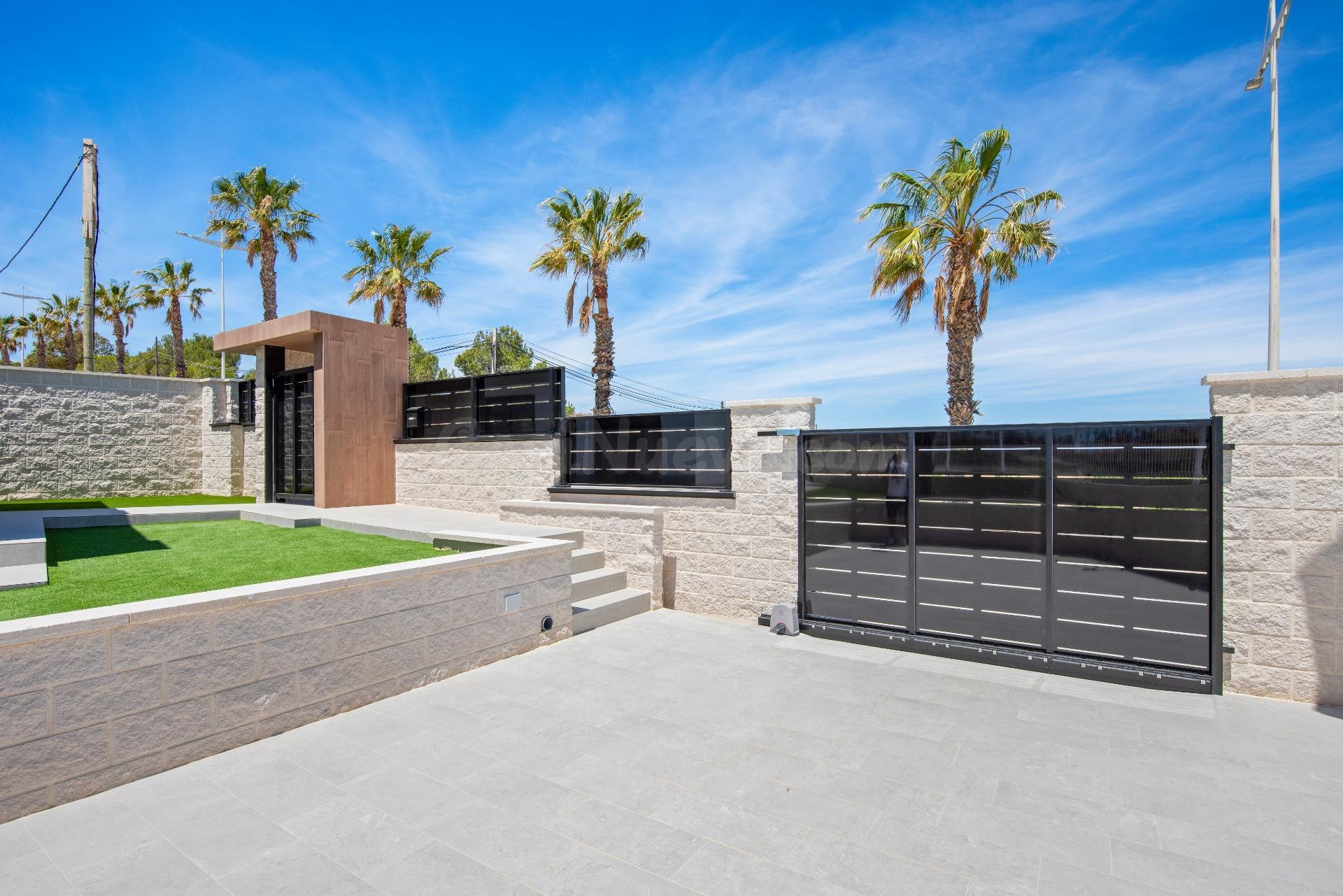 SE VENDE Villa con Piscina Privada en Algorfa, Alicante - foto 2