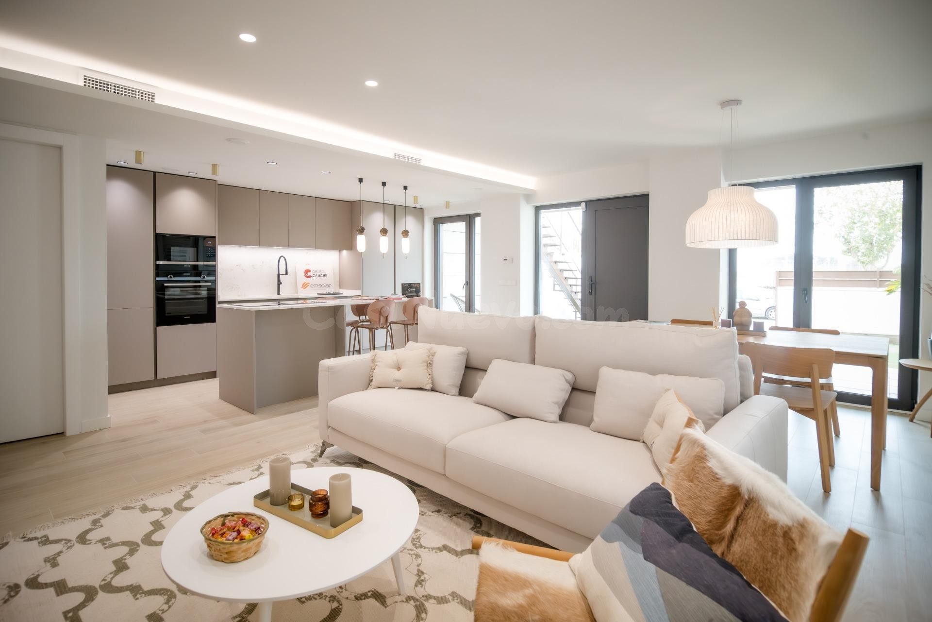 SE VENDE Bonito Apartamento con Piscina, Terrazas y Solarium