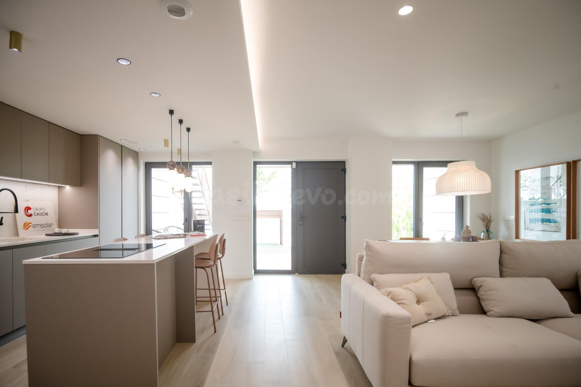 SE VENDE Bonito Apartamento con Piscina, Terrazas y Solarium - foto 4
