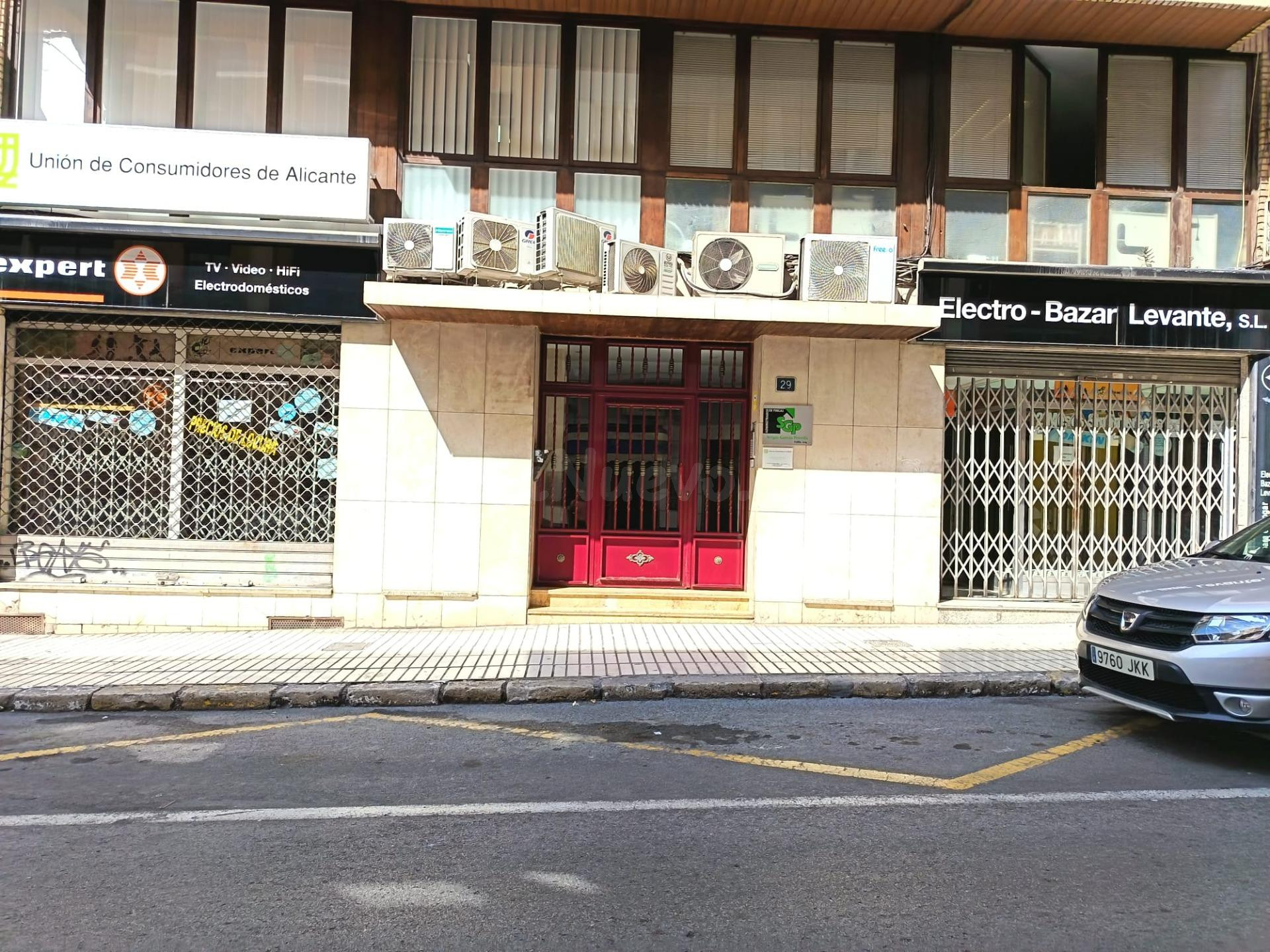 SE VENDE LOCAL / CENTRICO /ZONA COMERCIAL / PLANTA1ª Y SOTAN