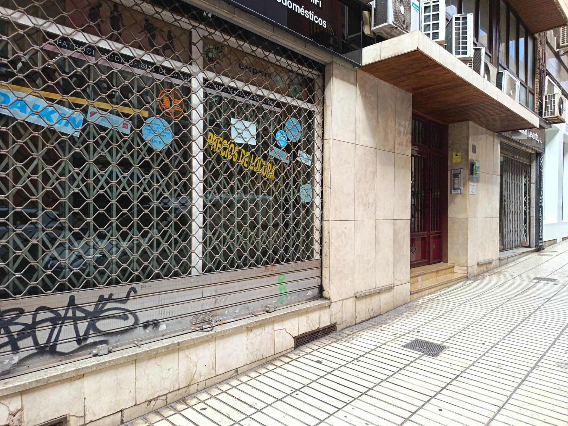 SE VENDE LOCAL / CENTRICO /ZONA COMERCIAL / PLANTA1ª Y SOTAN - foto 3