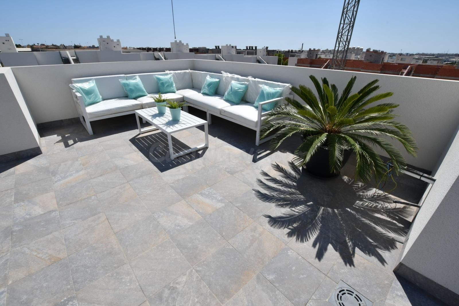 SE VENDE Bungalow con Vistas al Mar y Amplio Solarium en San - foto 4