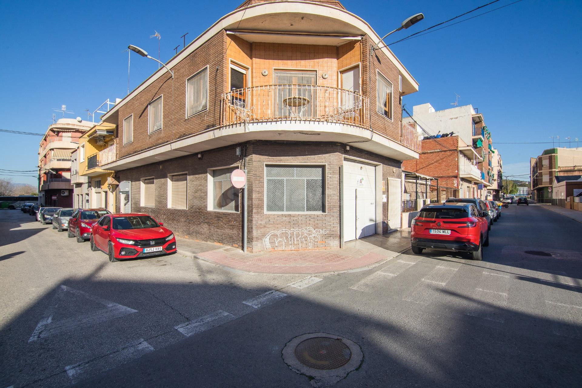 edificio independiente con garaje privado para mas de 3 coch - foto 3