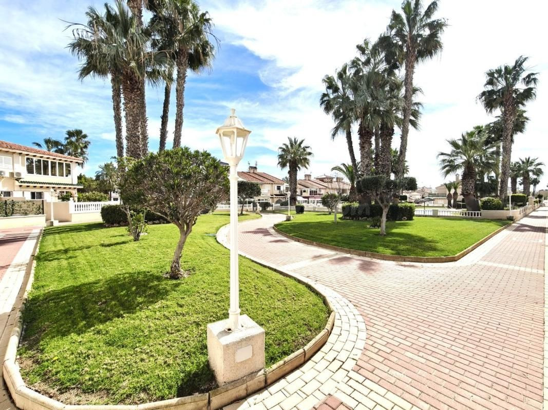 Adosado 2 habitaciones 63m² en venta - Punta Prima - foto 2