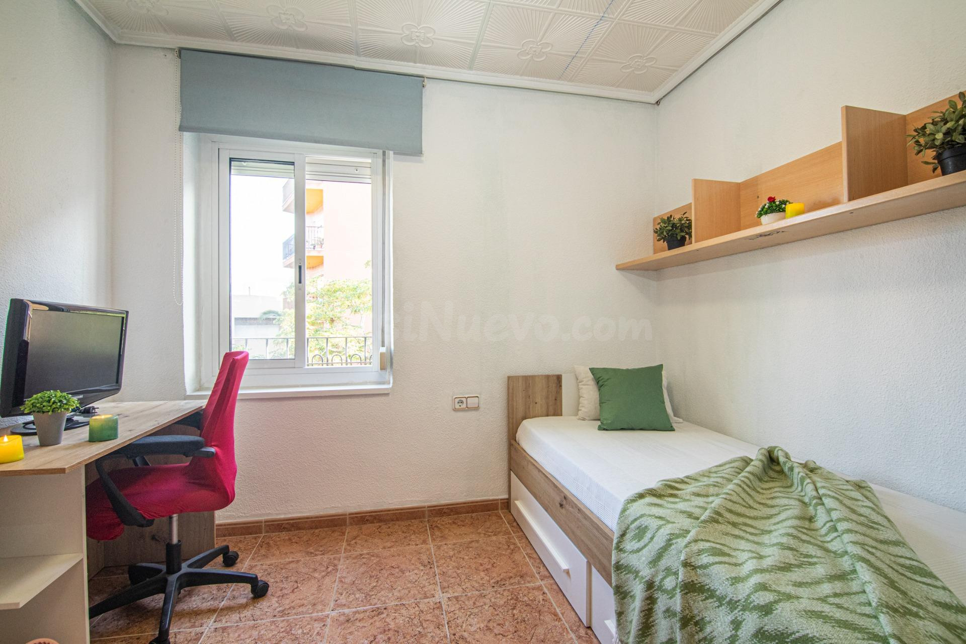 3º REAL SIN ASCENSOR CON 3 habitaciones Y 1 BAÑO CON BALCON  - foto 4