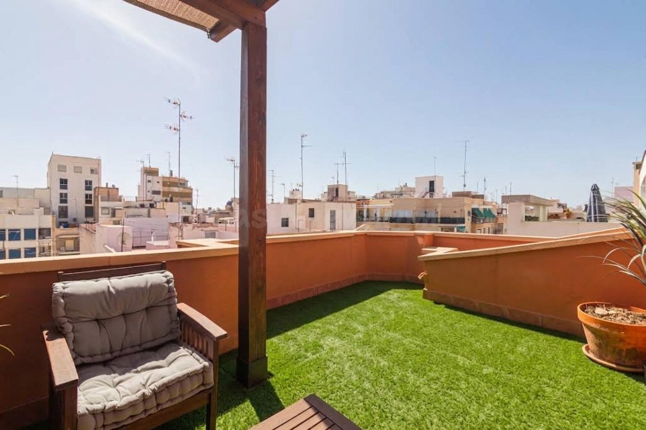 ÁTICO DE 3 habitaciones, 2 BAÑOS EN CORAZÓN DE JESÚS