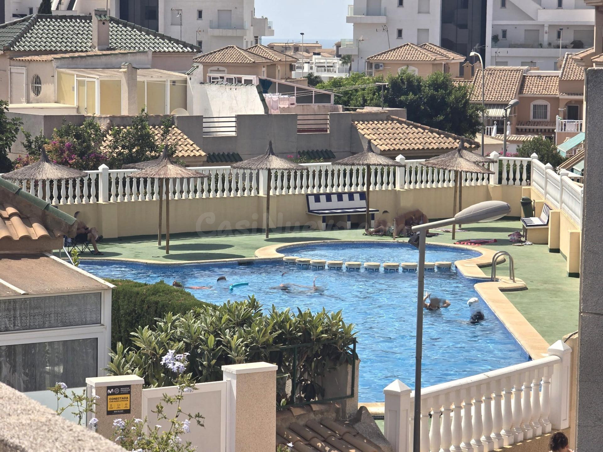Bonita vivienda adosada, 3 dormitorios, 1 baño, terraza muy  - foto 5