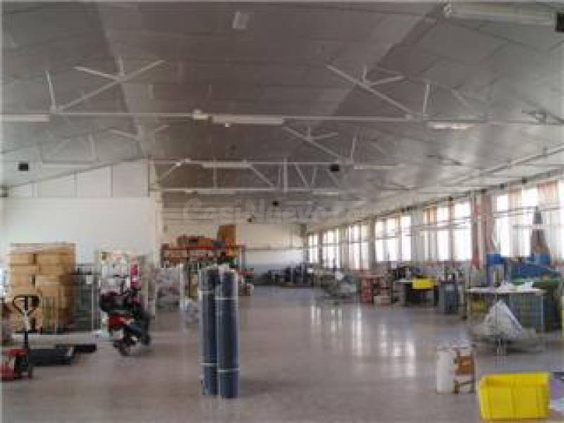 Nave industrial 1000m² en venta - POLIGONO FAIMA - foto 3