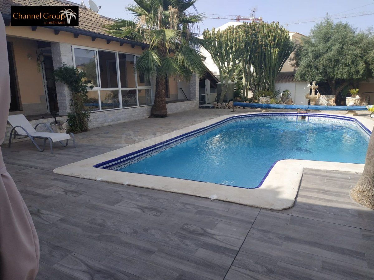 Chalet independiente en Orihuela Costa