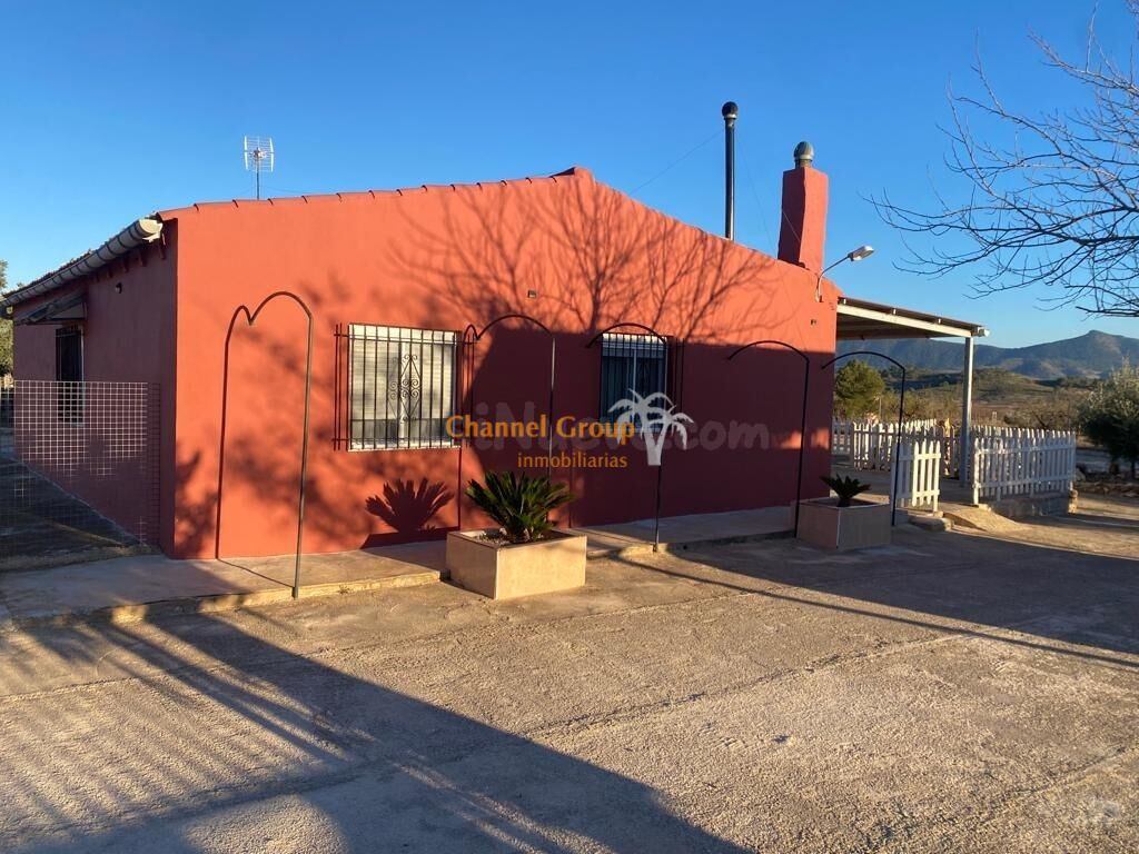 SE VENDE CASA DE CAMPO, ZONA LA CANALOSA !