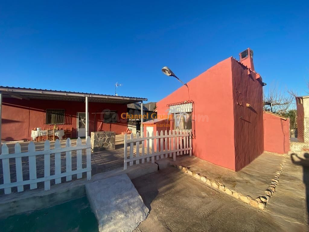 SE VENDE CASA DE CAMPO, ZONA LA CANALOSA ! - foto 2