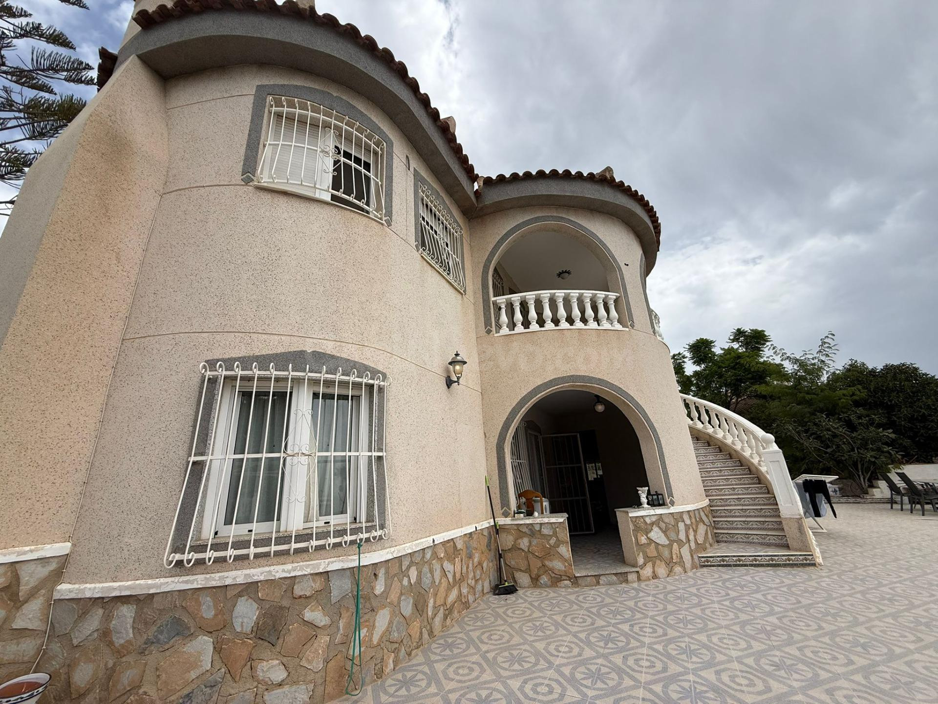 VENTA-ROJALES-800M PARCELA-4 DORMITORIOS-2 BAÑOS-2 COCINAS-2