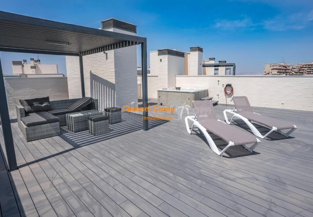 PROPIEDAD EN ALQUILER MES DE AGOSTO CON JACUZZI Y TERRAZA PRIVADA EN ARENALES DEL SOL!!
