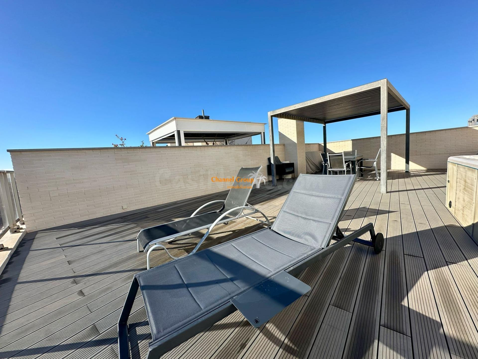PROPIEDAD EN ALQUILER MES DE AGOSTO CON JACUZZI Y TERRAZA PR - foto 3