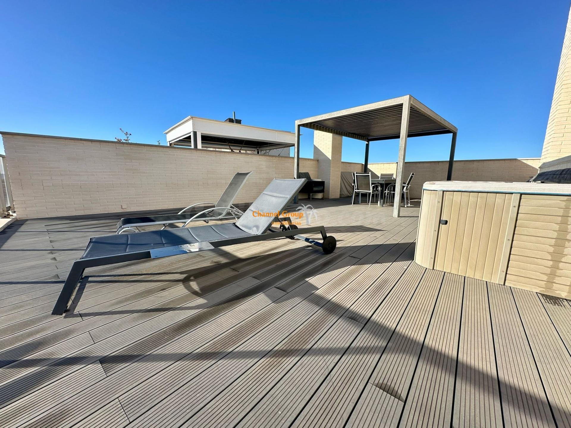 PROPIEDAD EN ALQUILER MES DE AGOSTO CON JACUZZI Y TERRAZA PR - foto 4