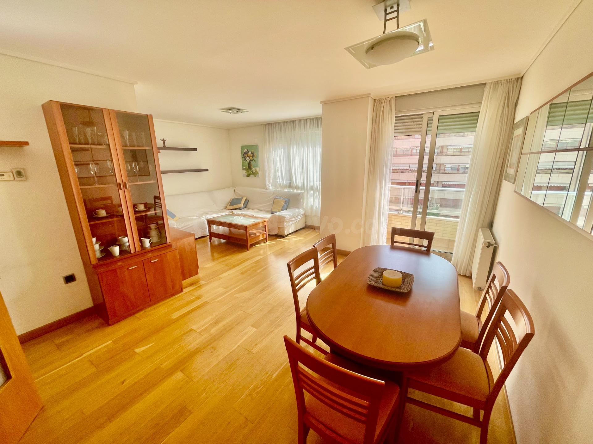 Muy buen piso de 4 Dorm. en Av. Oscar Espla - foto 2