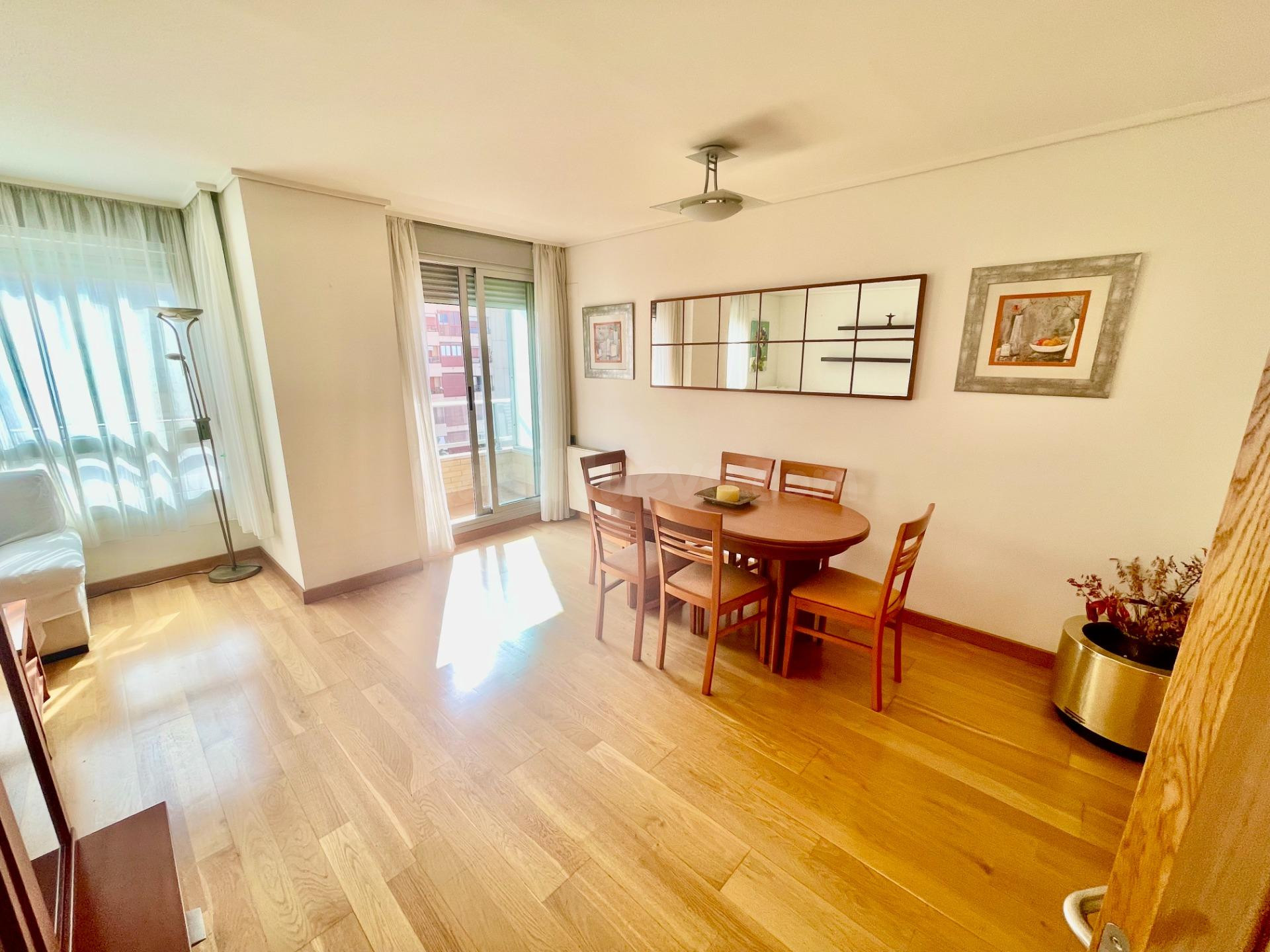 Muy buen piso de 4 Dorm. en Av. Oscar Espla - foto 4