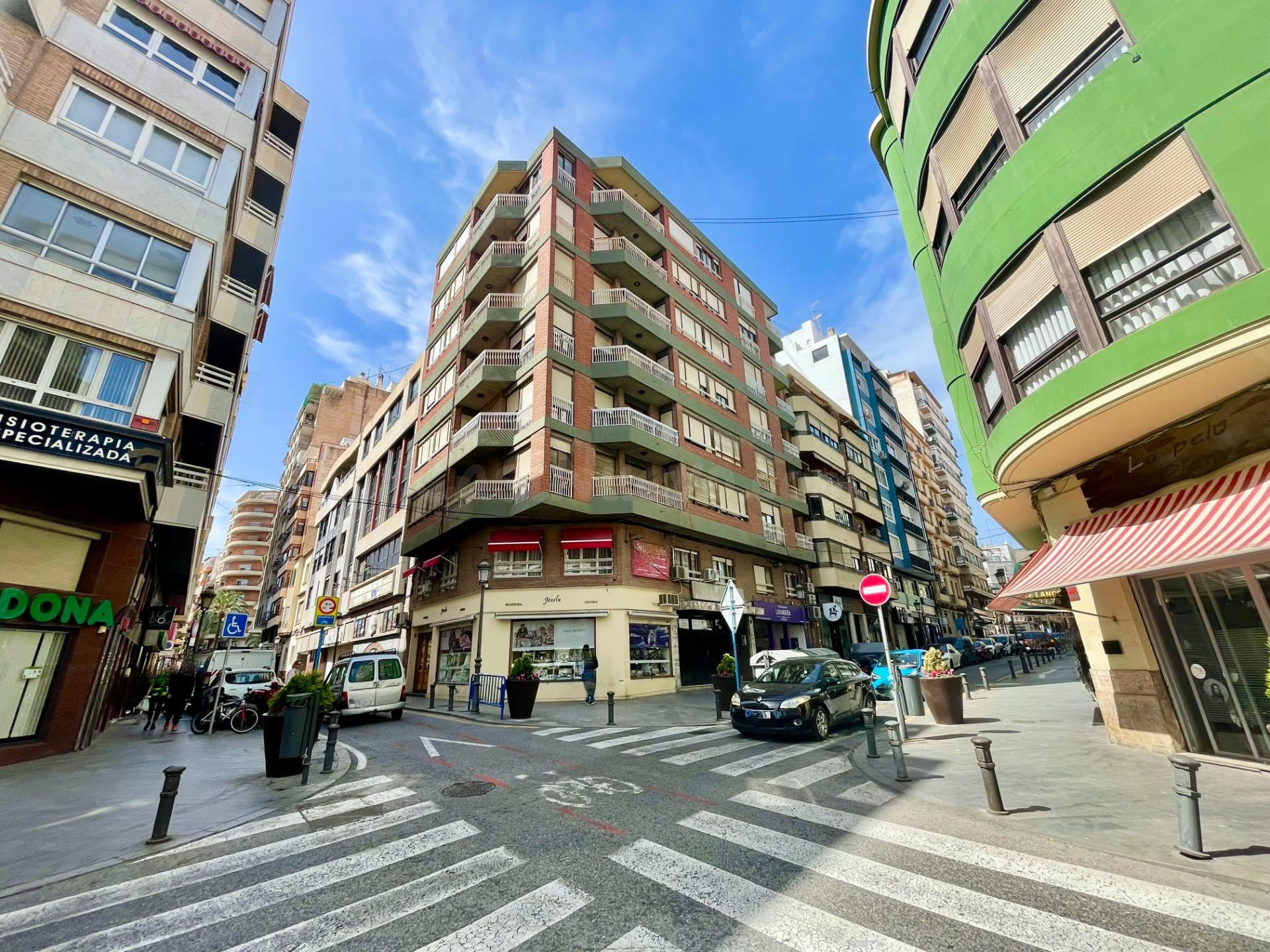 PISO 4 DORM. A 100MT PLAZA DE LOS LUCEROS