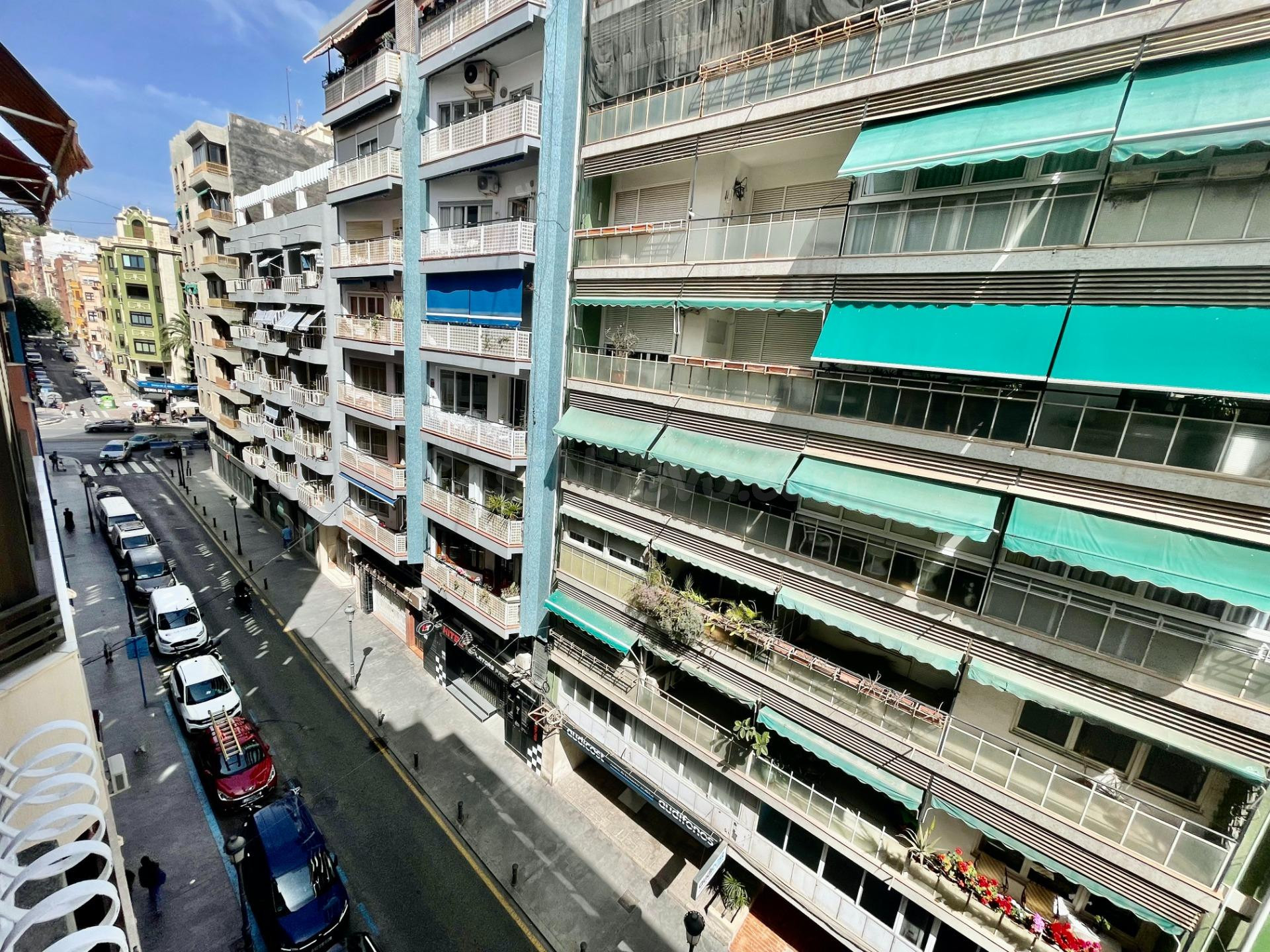 PISO 4 DORM. A 100MT PLAZA DE LOS LUCEROS - foto 3