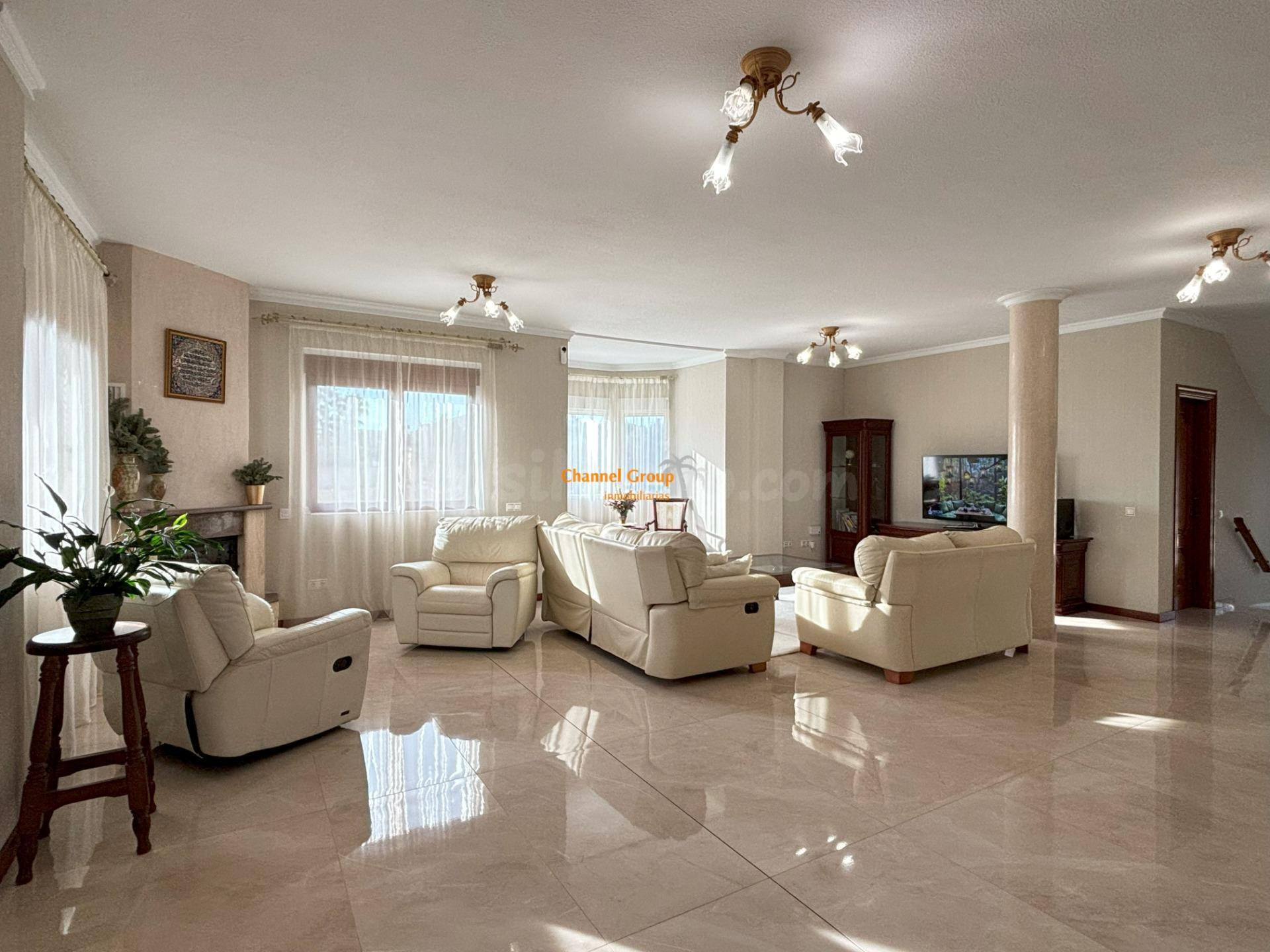 Exclusivo chalet con piscina y jardín en Ciudad Quesada - foto 3
