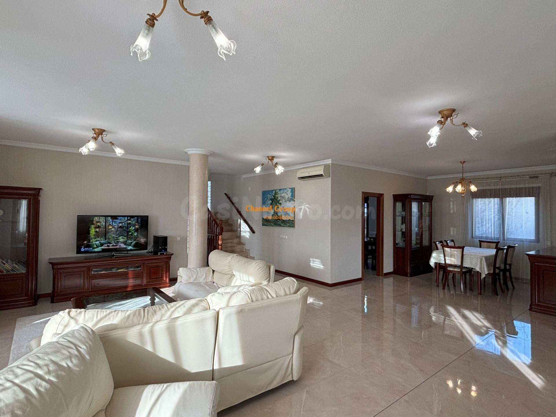 Exclusivo chalet con piscina y jardín en Ciudad Quesada - foto 4