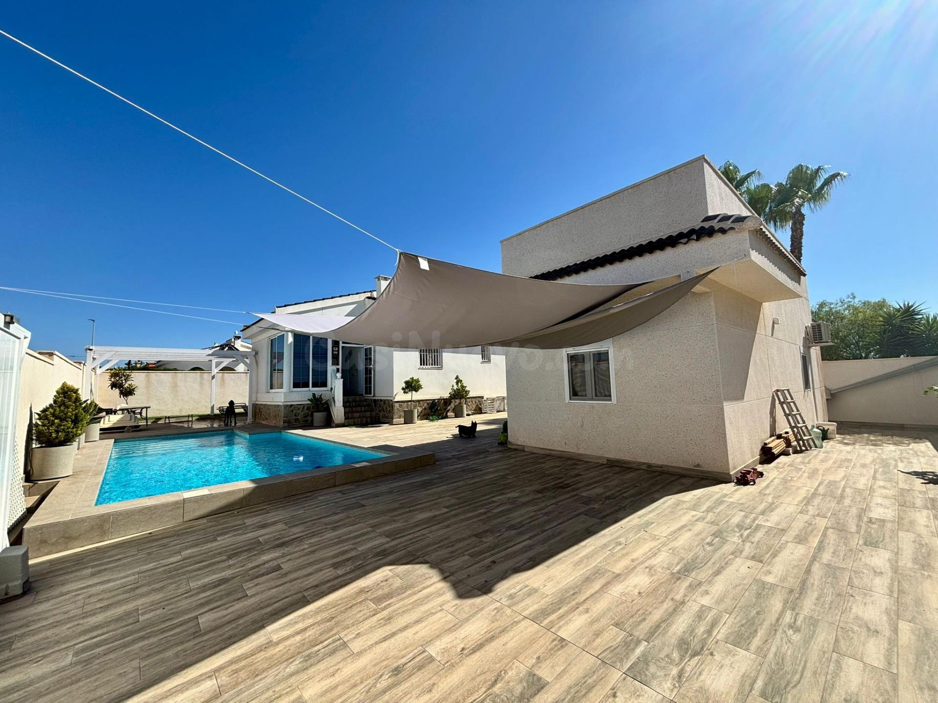 Chalet independiente con casita de invitados en Ciudad Quesa