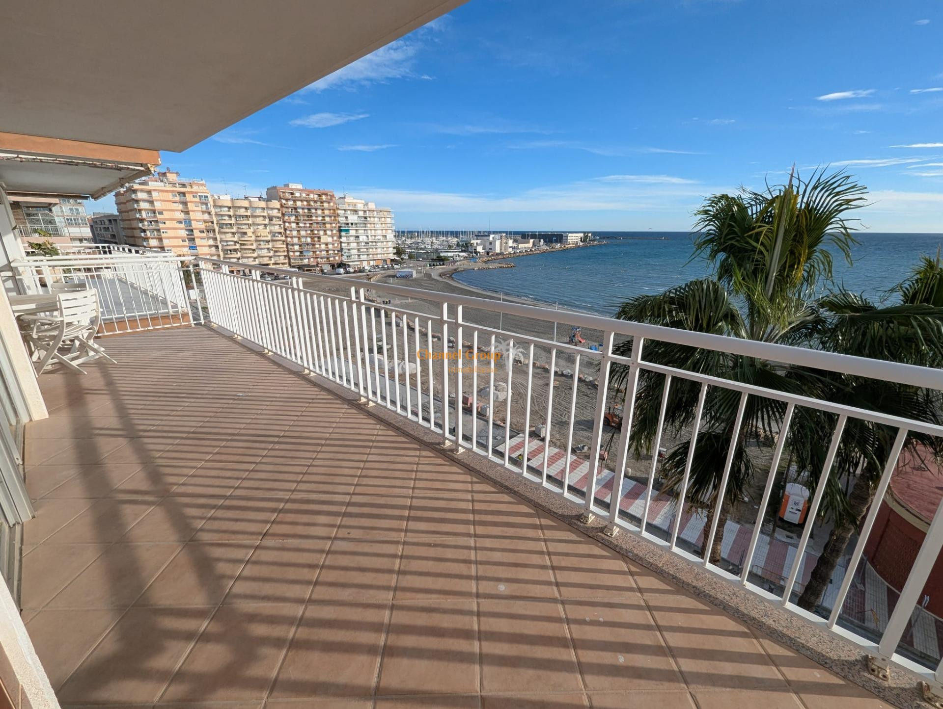 Se vende piso en Gran Playa, Santa Pola con vistas inmejorab - foto 2
