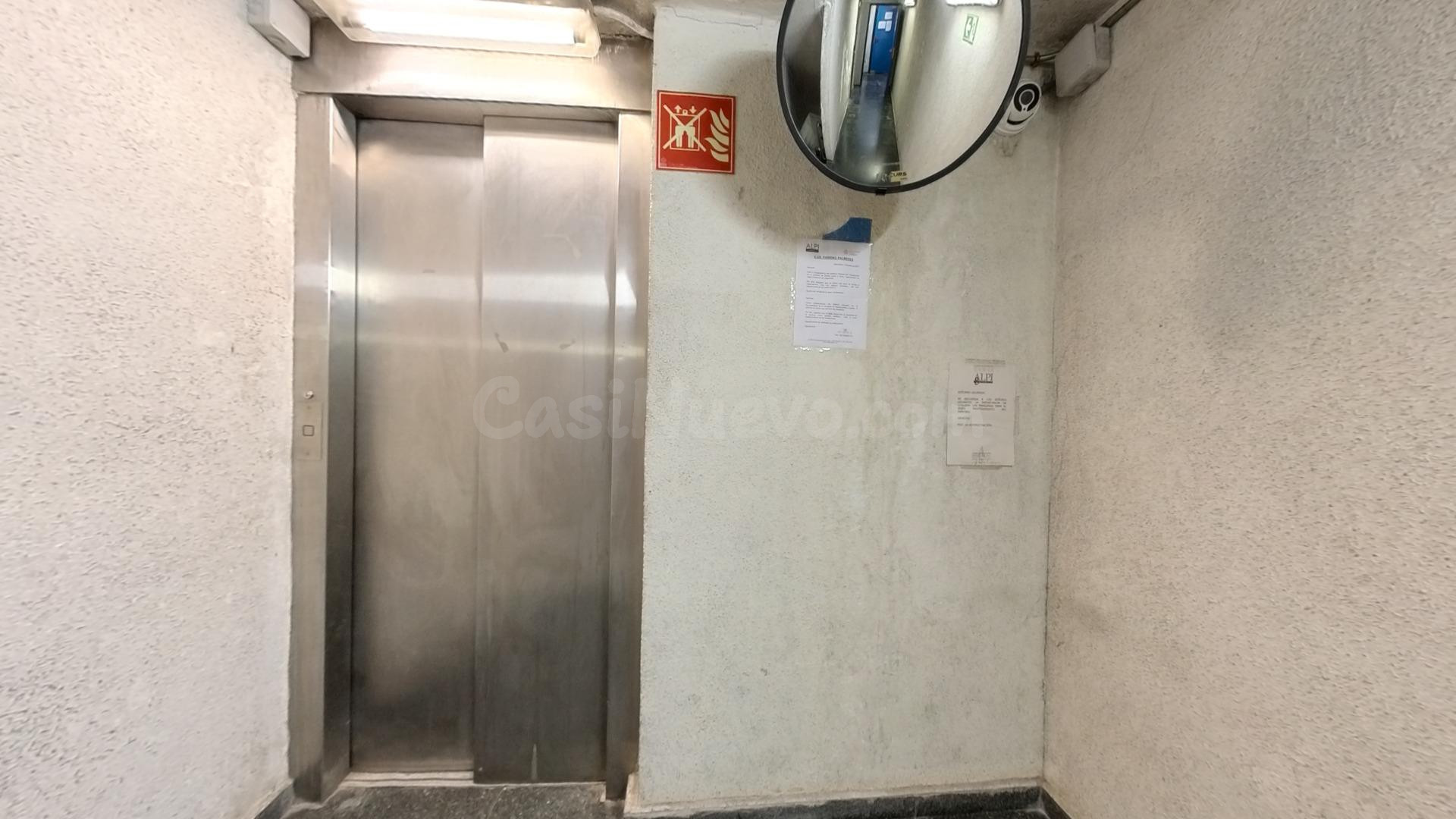 El parking más grande de la Plaza de las Palmeras (Sant Andr - foto 3