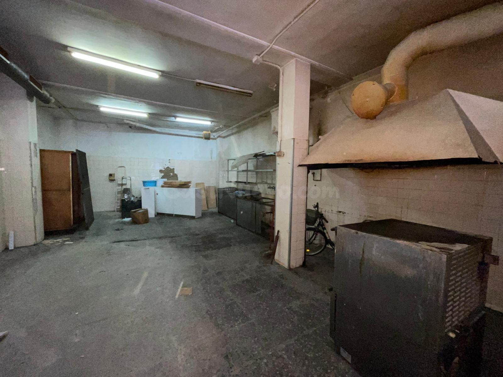 SE VENDE LOCAL COMERCIAL CON SALIDA DE HUMOS