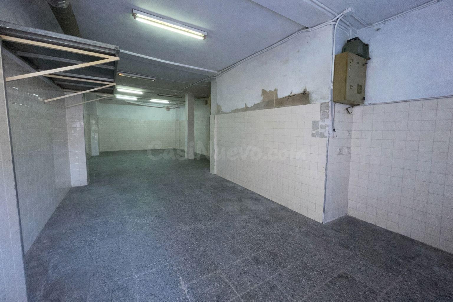 SE VENDE LOCAL COMERCIAL CON SALIDA DE HUMOS - foto 3