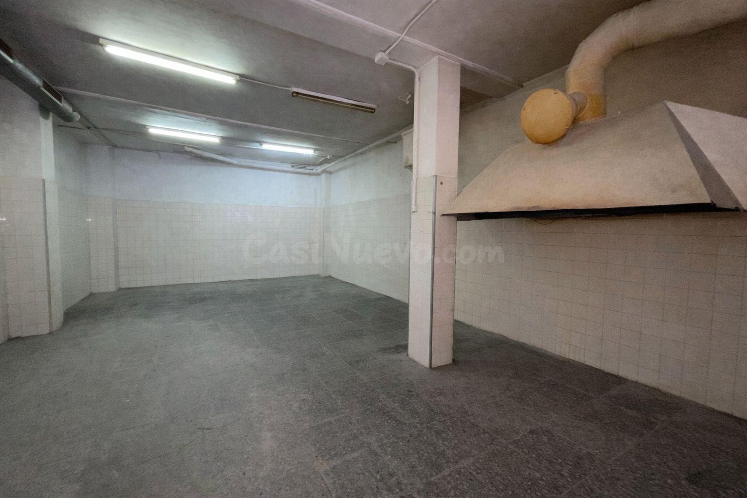 SE VENDE LOCAL COMERCIAL CON SALIDA DE HUMOS - foto 4