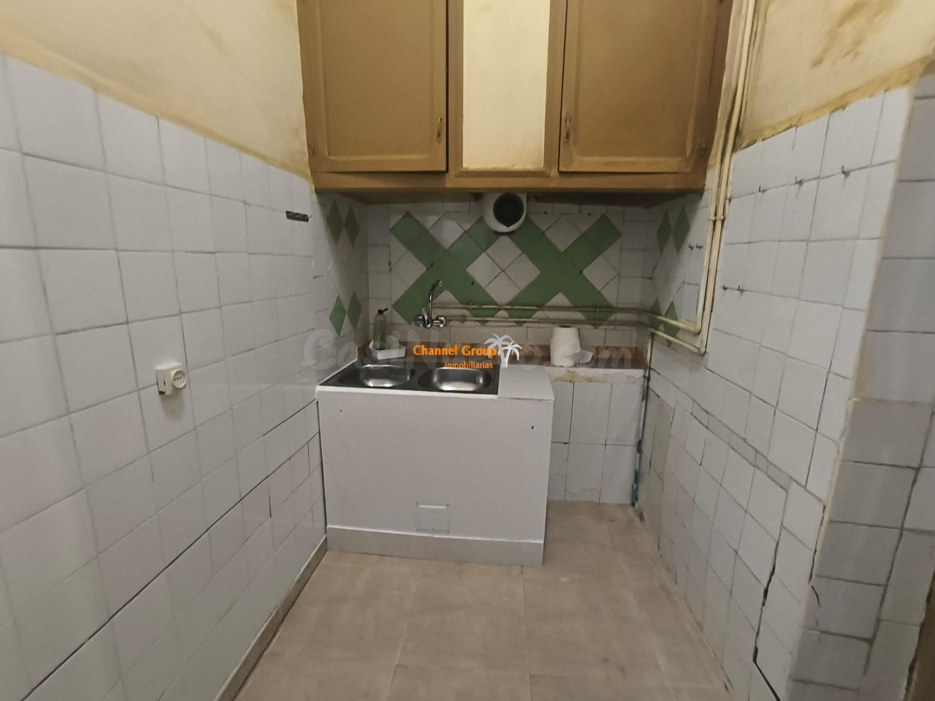 SE VENDE PLANTA PARA REFORMAR, ZONA TOSCAR !!!! - foto 3