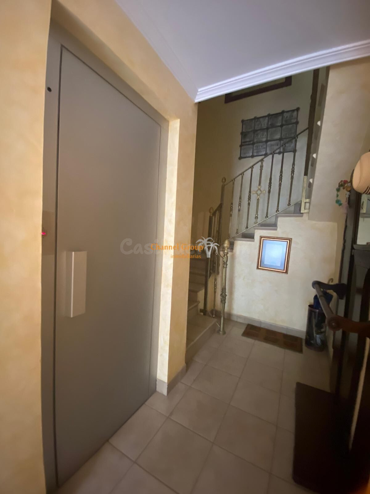 SE VENDE ESPECTACULAR CASA DE 3 PLANTAS  CON ASCENSOR EN CRE - foto 3