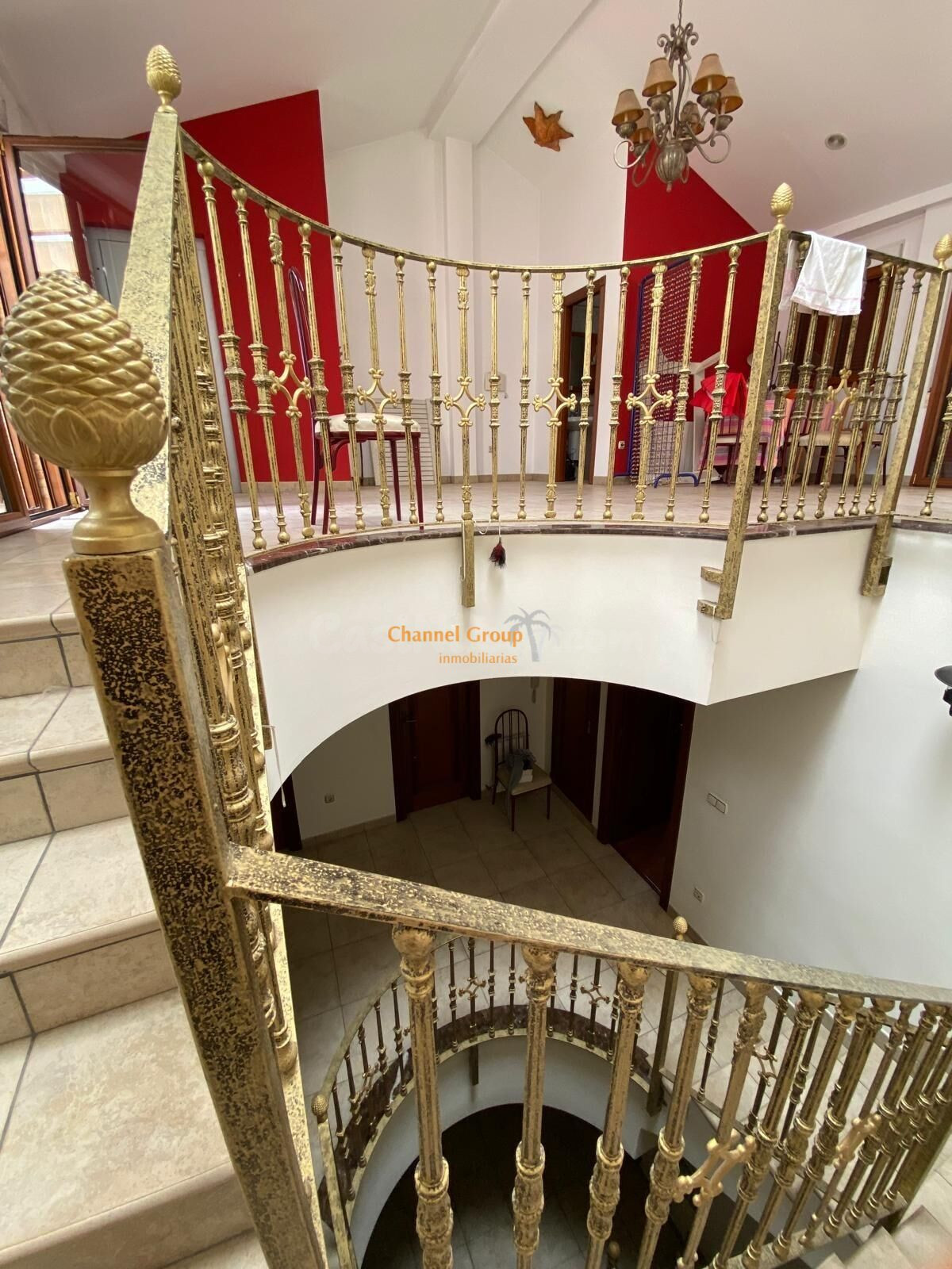 SE VENDE ESPECTACULAR CASA DE 3 PLANTAS  CON ASCENSOR EN CRE - foto 4