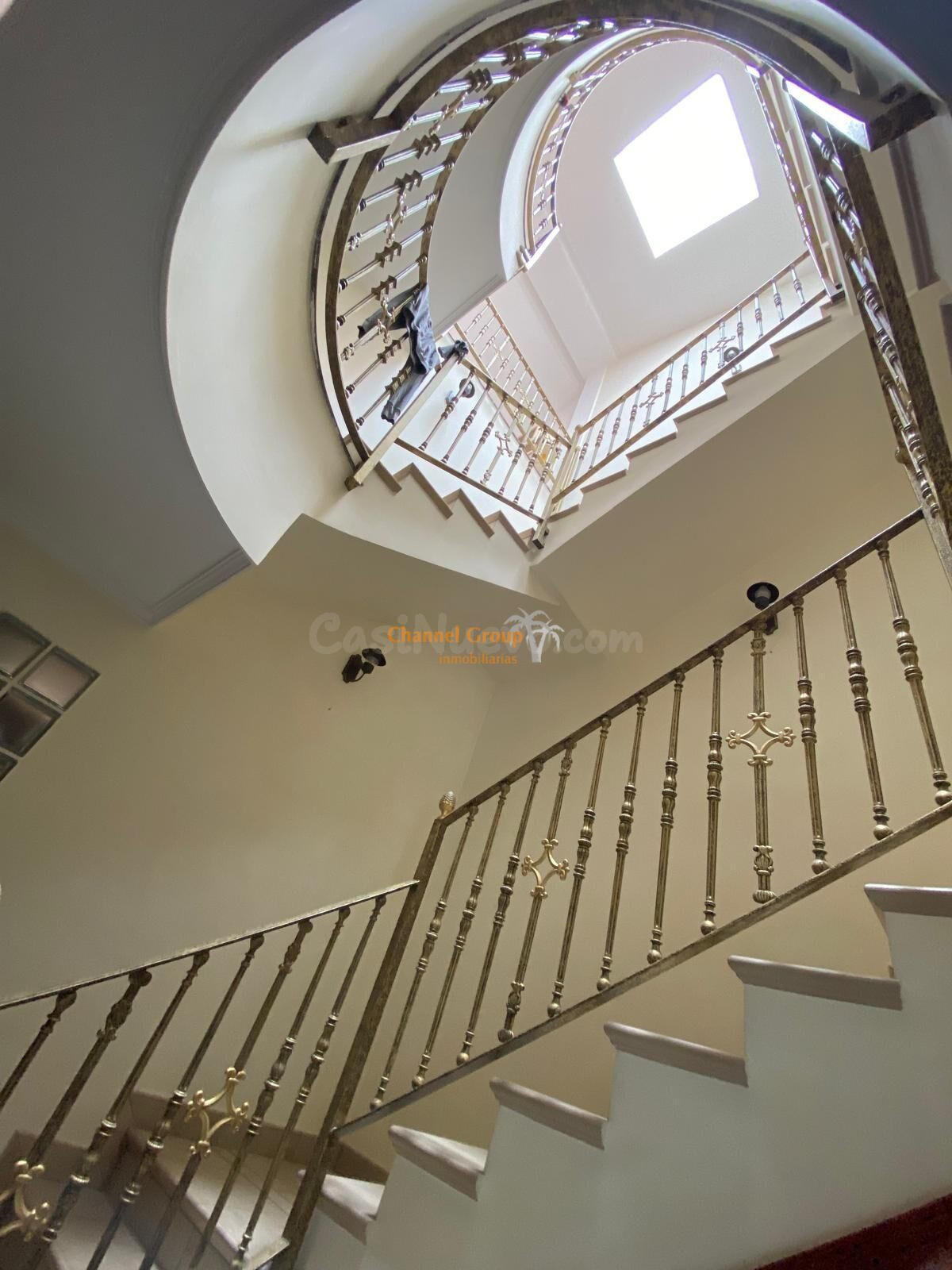 SE VENDE ESPECTACULAR CASA DE 3 PLANTAS  CON ASCENSOR EN CRE - foto 5