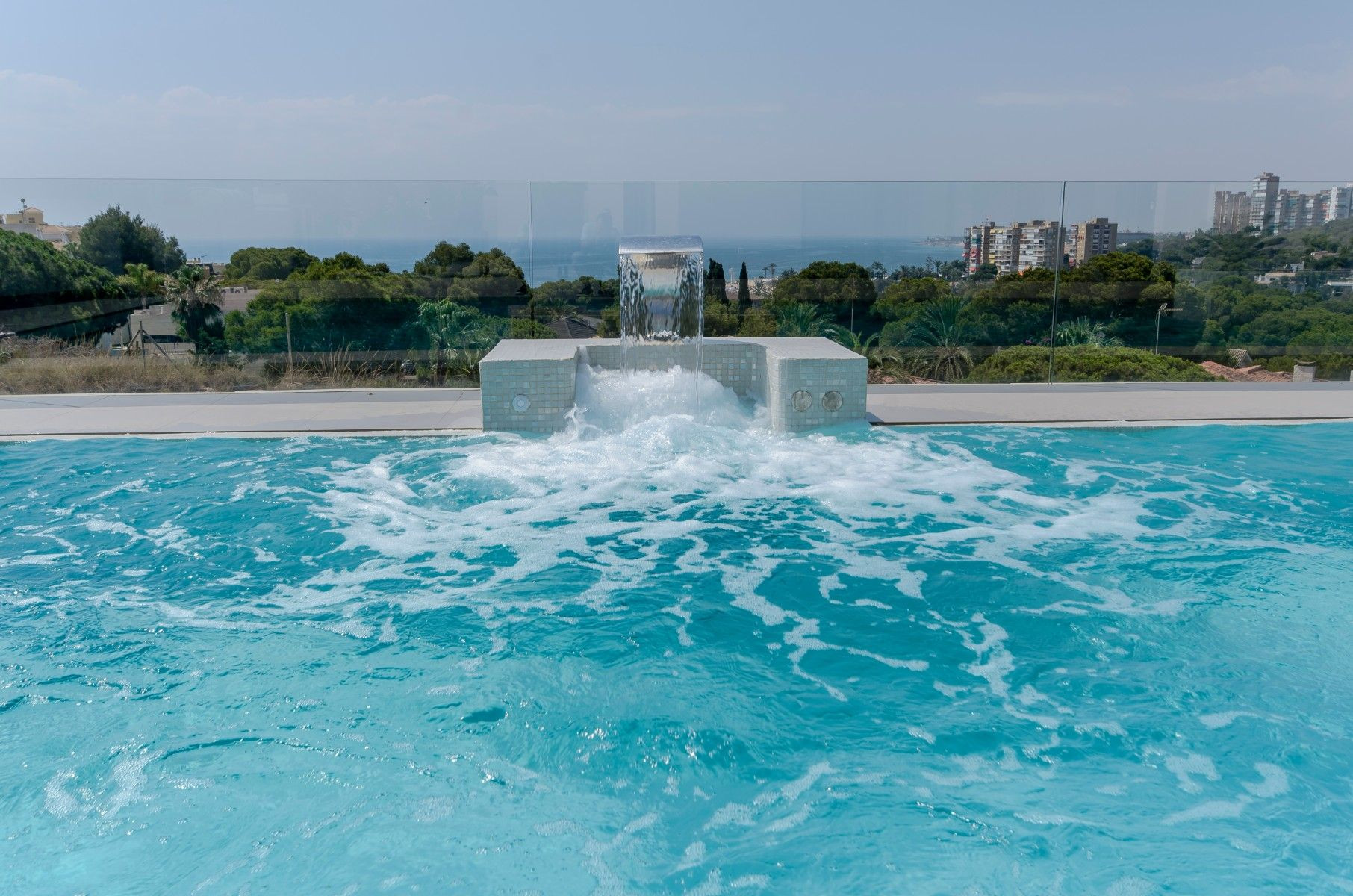 Espectacular villa de diseño moderno a 300 metros del mar - foto 5
