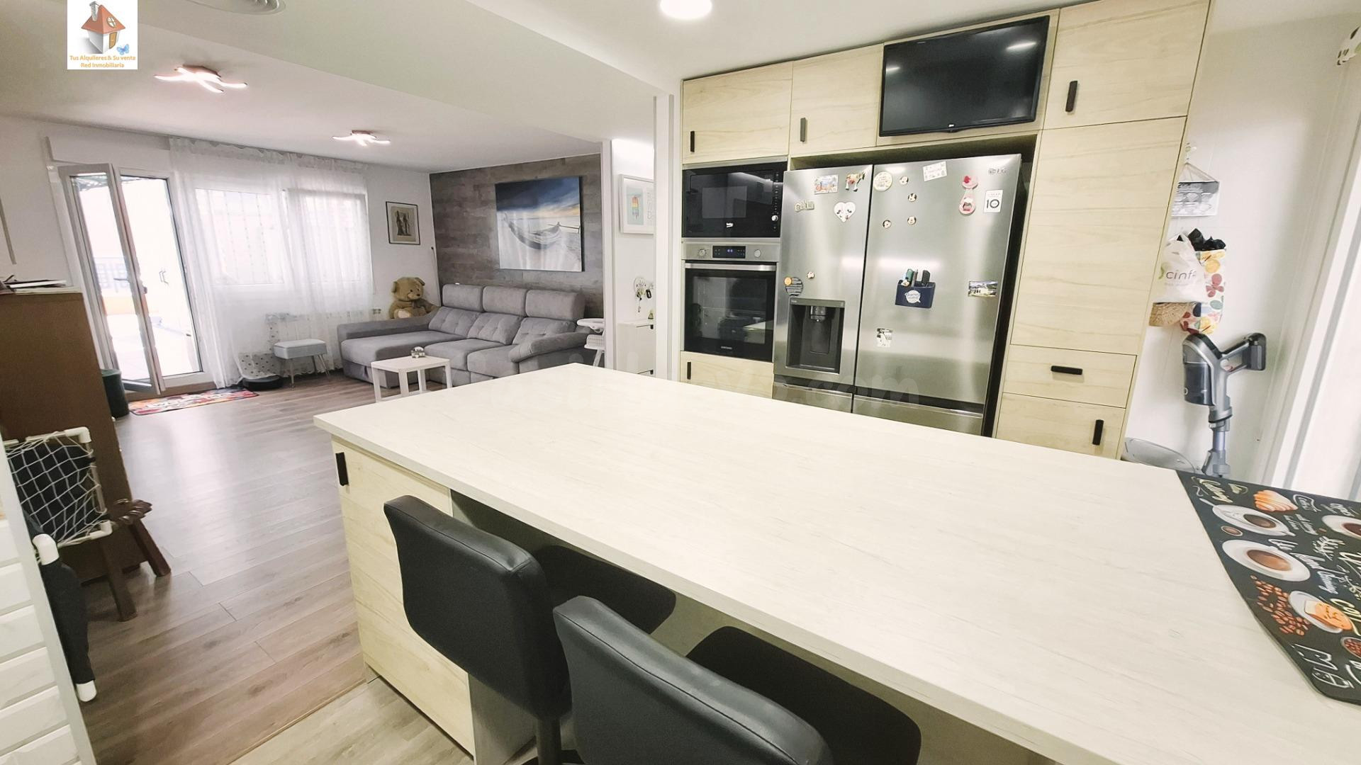VENTA DE PISO DE TRES DORMITORIOS CON UNA GRAN TERRAZA Y PAT - foto 2