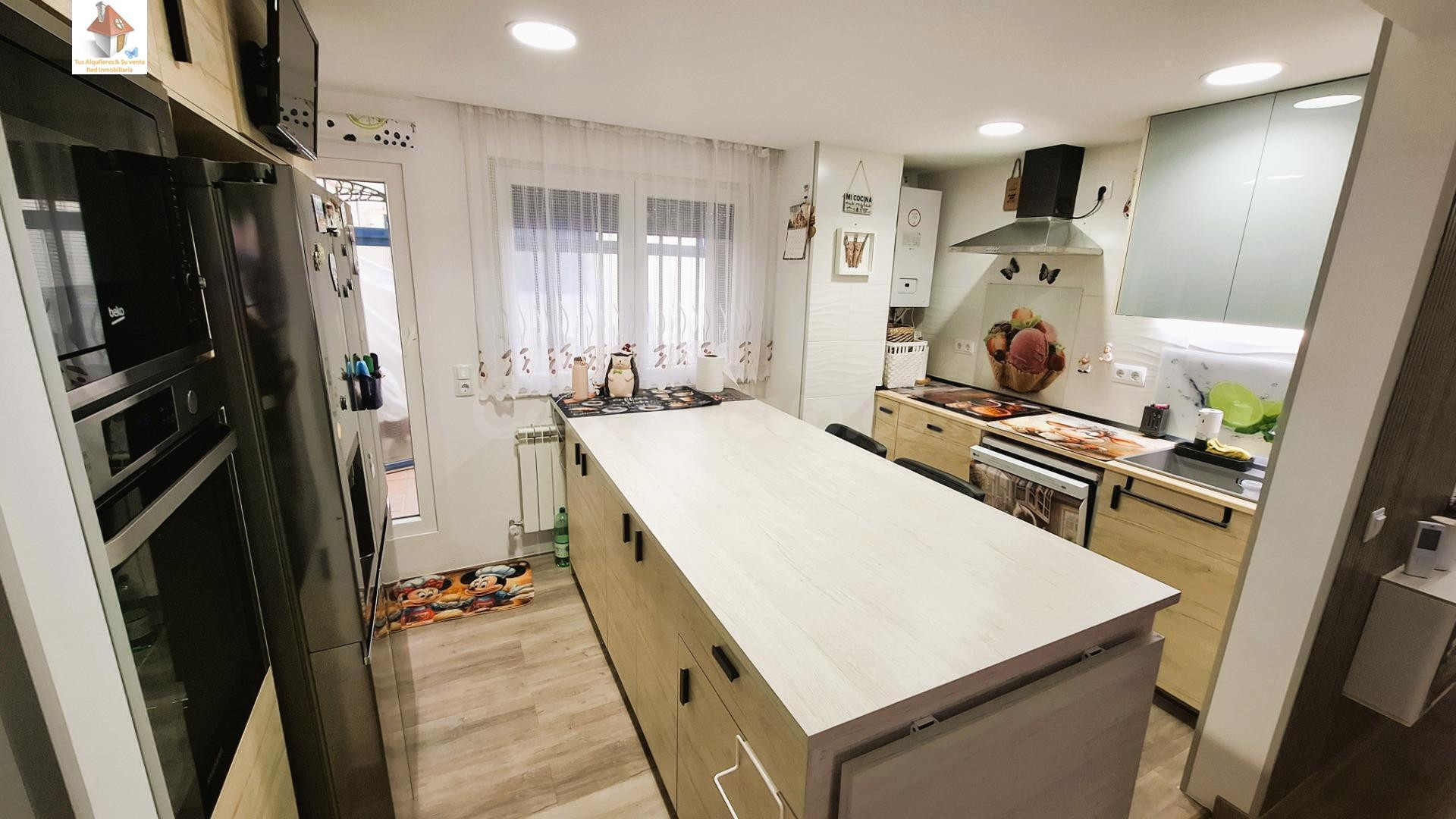 VENTA DE PISO DE TRES DORMITORIOS CON UNA GRAN TERRAZA Y PAT - foto 3