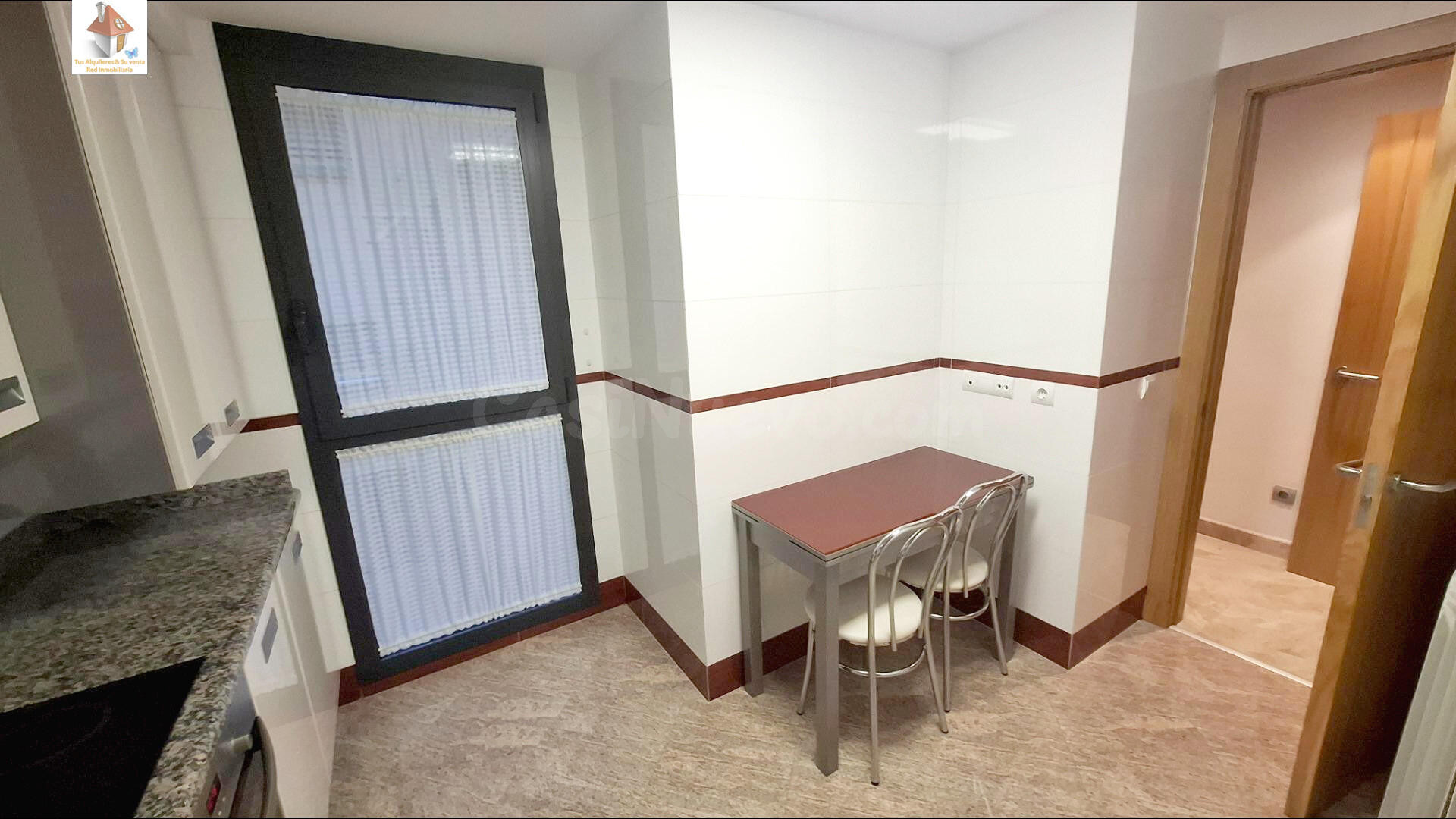 ALQUILER DE PISO AMUEBLADO DE DOS DORMITORIOS CON PLAZA DE G - foto 4