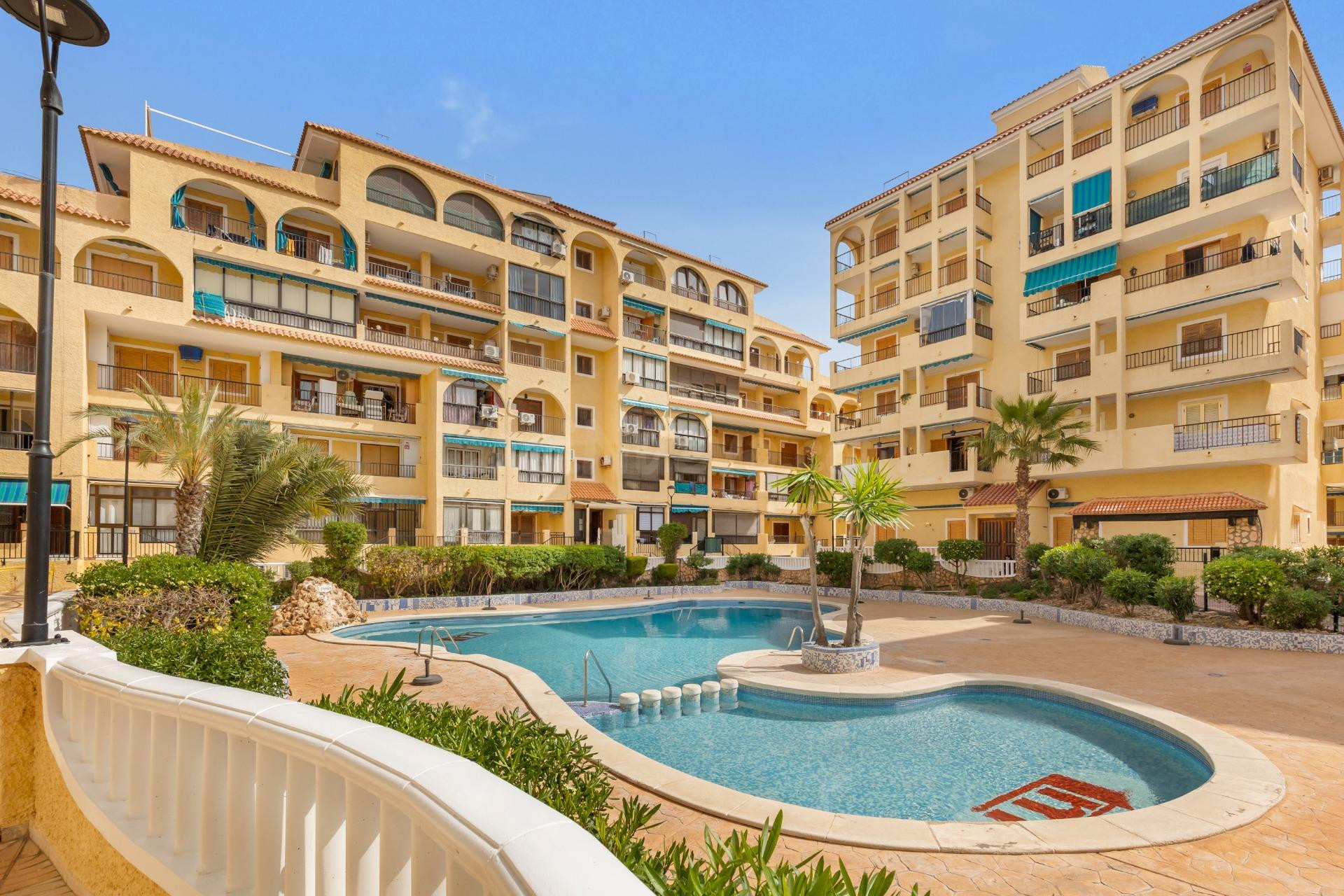 APARTAMENTO DE 1 DORMITORIO CON GARAJE, TRASTERO Y PISCINA COMUNITARIA A 400 METROS DE LA PLAYA DE LA MATA